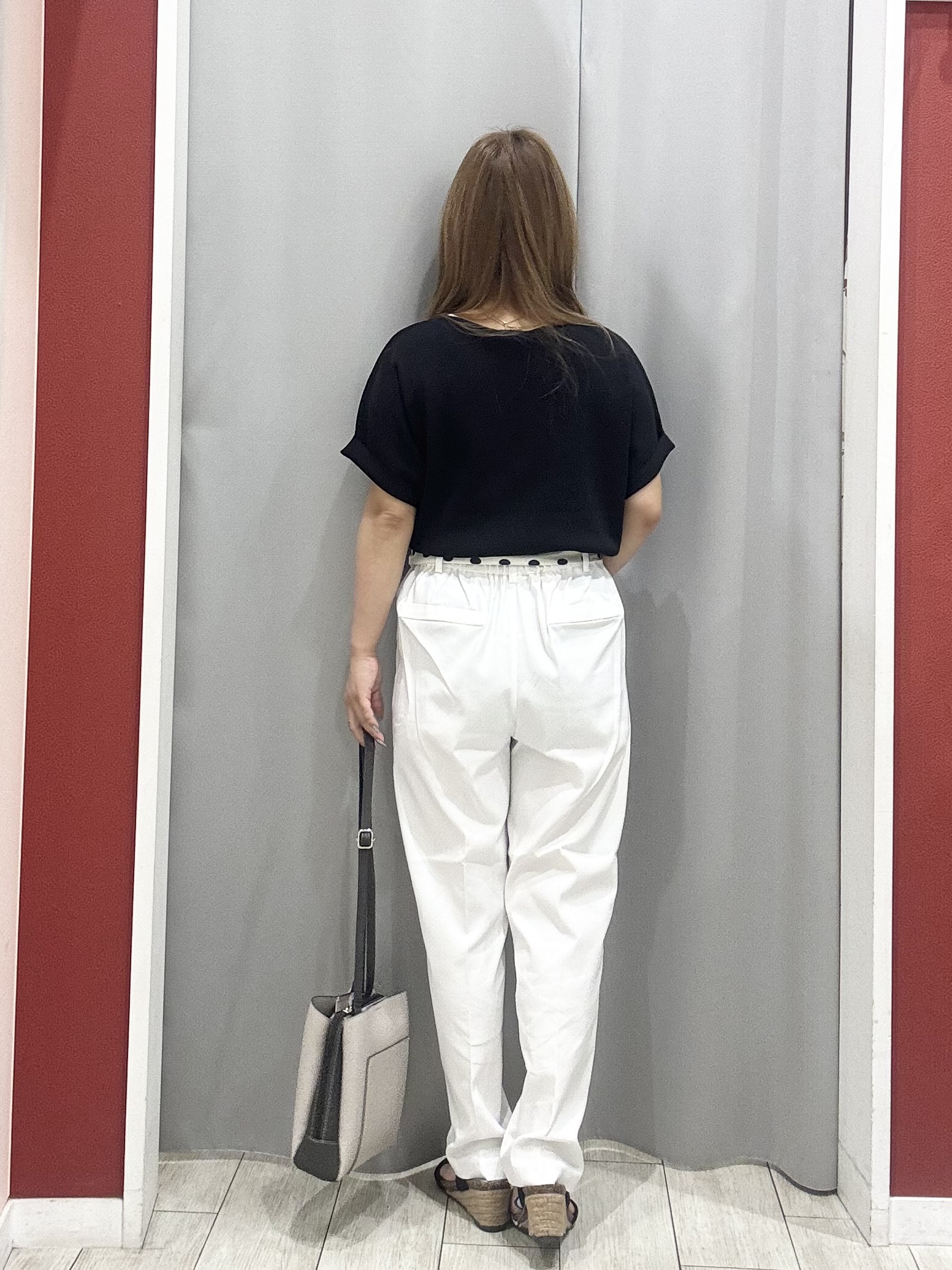 shioさんの「SHOO･LA･RUE｜【毎日洗える/ひんやり/UV/S-LL】二の腕隠れる さらっとドルマン半袖ニット」を使ったコーディネート