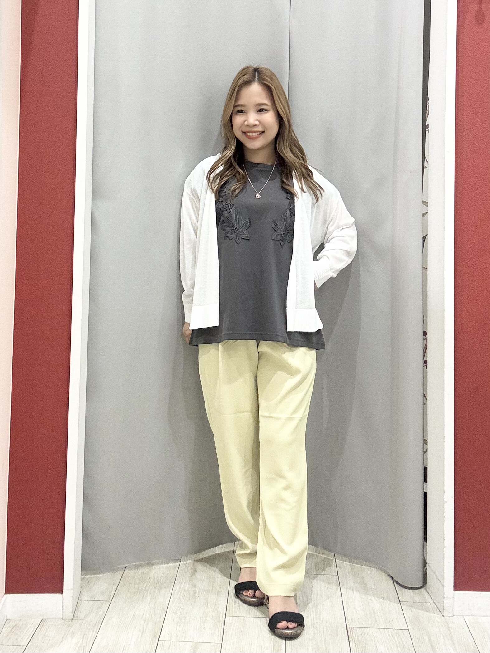shioさんの「SHOO･LA･RUE｜【ひんやり/洗濯機可/S-LL】オンにもオフにも マルチに使えるボタンレスカーディガン」を使ったコーディネート