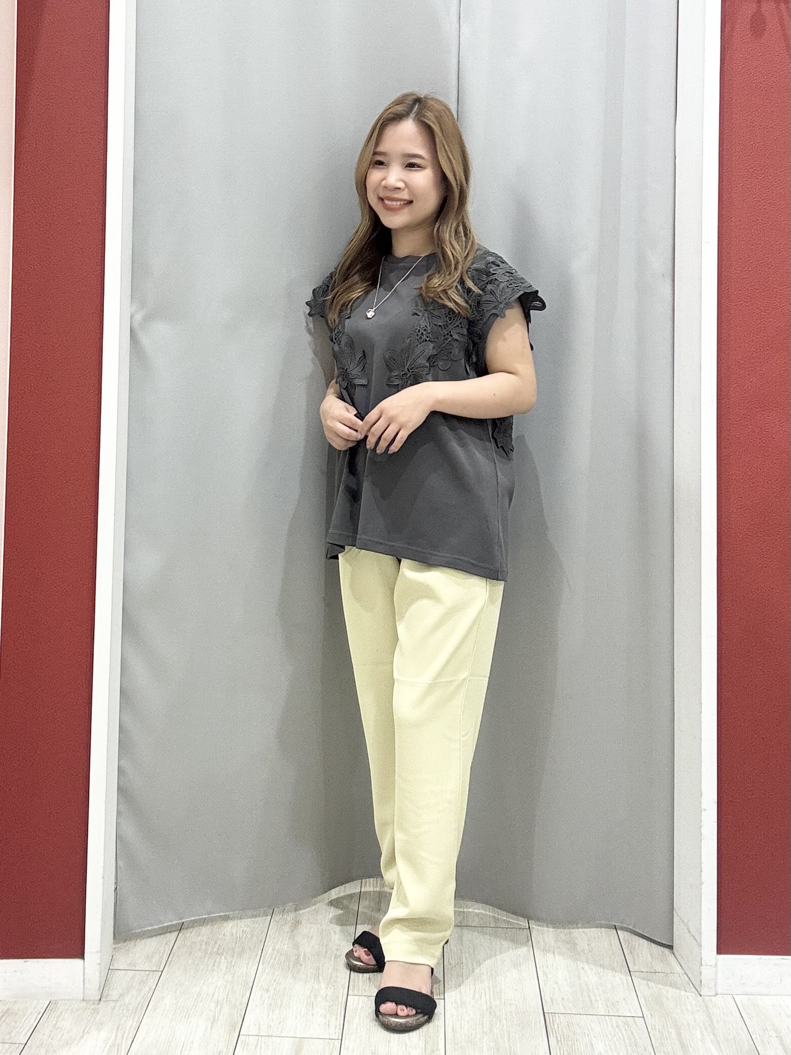 shioさんの「SHOO･LA･RUE｜【ひんやり/洗濯機可/S-LL】オンにもオフにも マルチに使えるボタンレスカーディガン」を使ったコーディネート