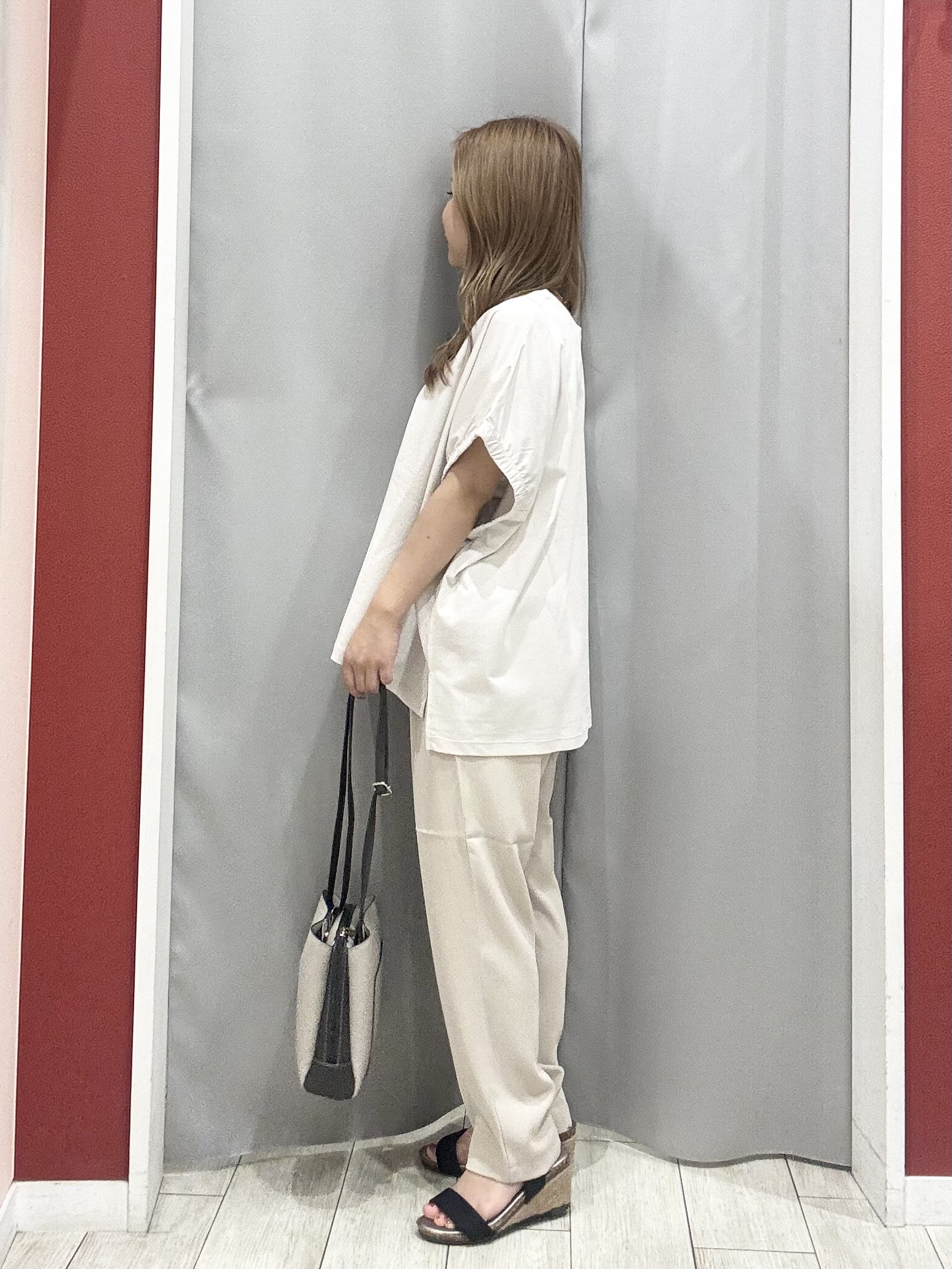 shioさんの「SHOO･LA･RUE｜【ひんやり/洗濯機可】シンプルにこなれて見せる お袖ギャザードルマンTシャツ」を使ったコーディネート