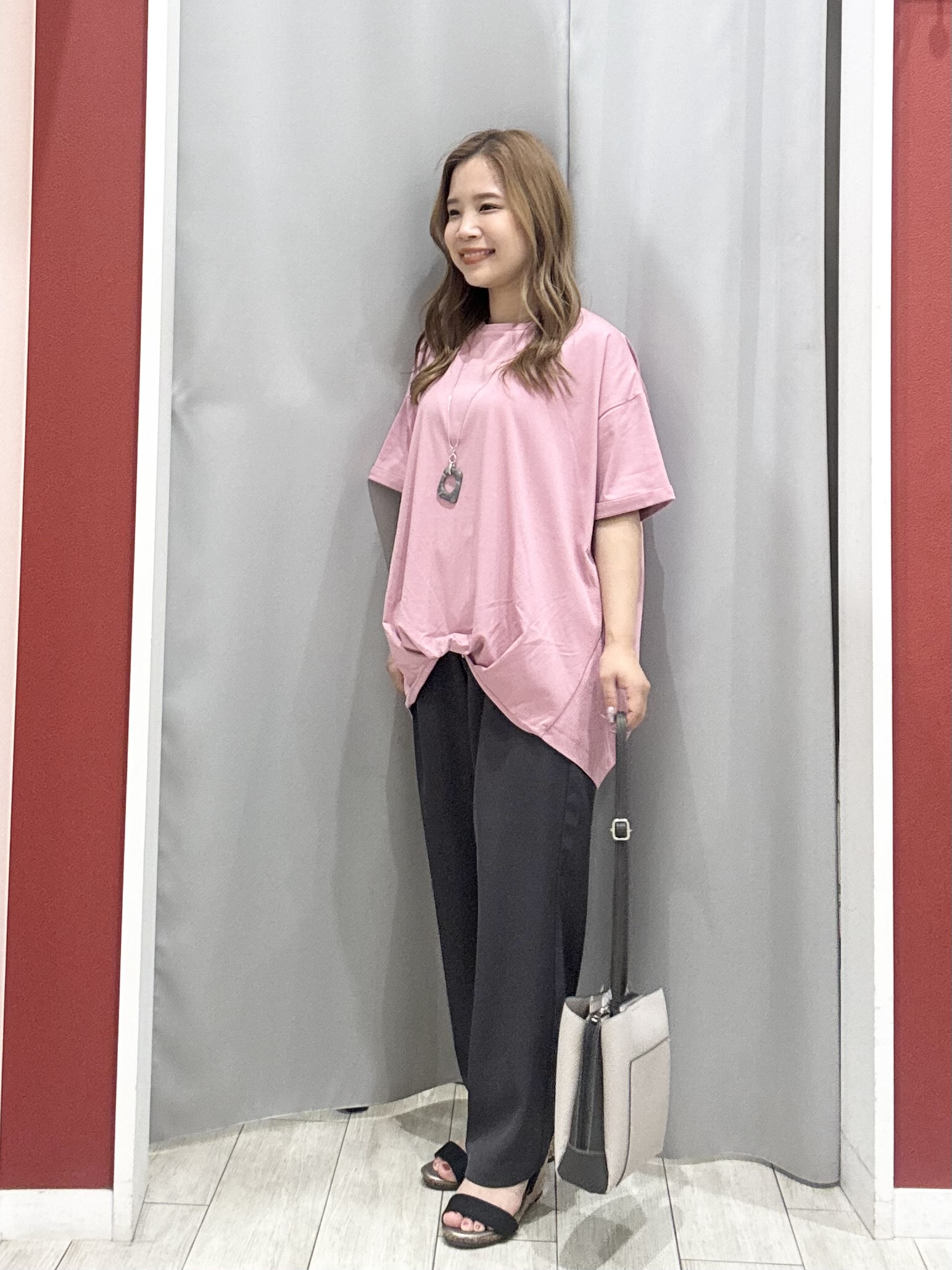 shioさんの「SHOO･LA･RUE｜【ひんやり/S-LL】インせず決まる フロントタックデザインTシャツ」を使ったコーディネート