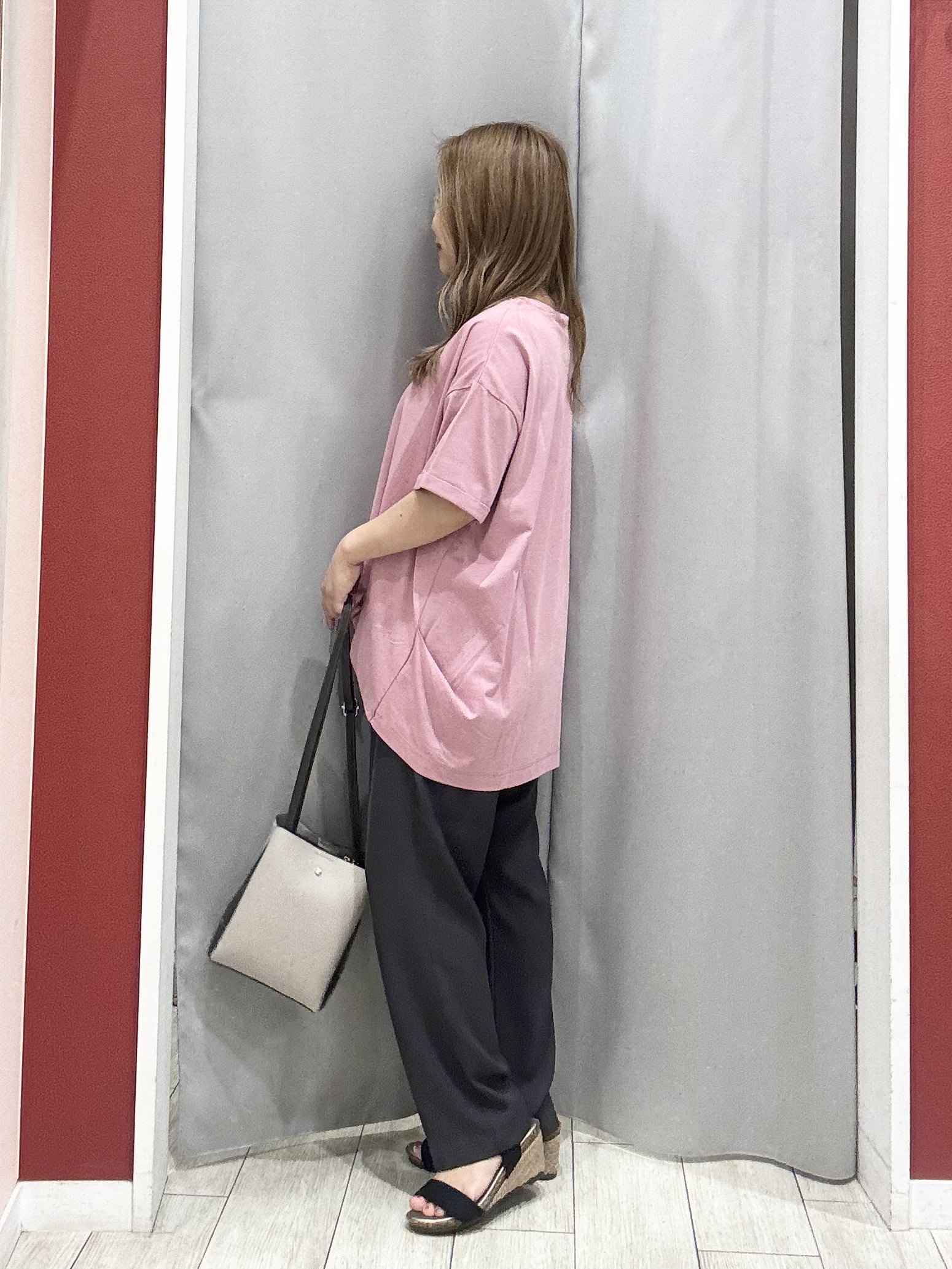 shioさんの「SHOO･LA･RUE｜【ひんやり/S-LL】インせず決まる フロントタックデザインTシャツ」を使ったコーディネート
