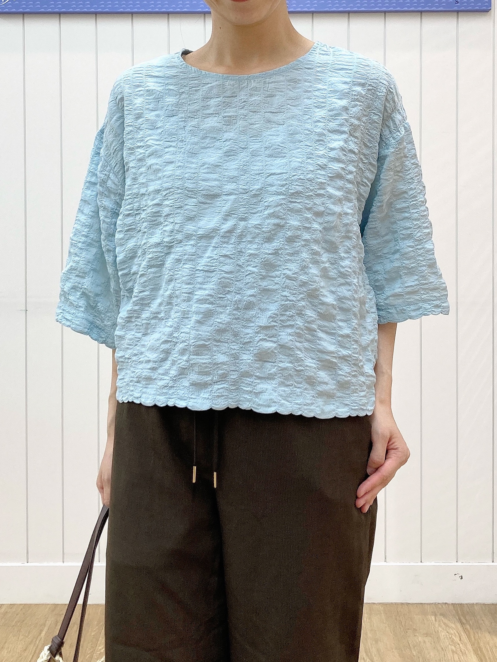 yoshiさんの「Dessin｜【マシンウォッシャブル】エアリーシアー 5分袖プルオーバーシャツ」を使ったコーディネート