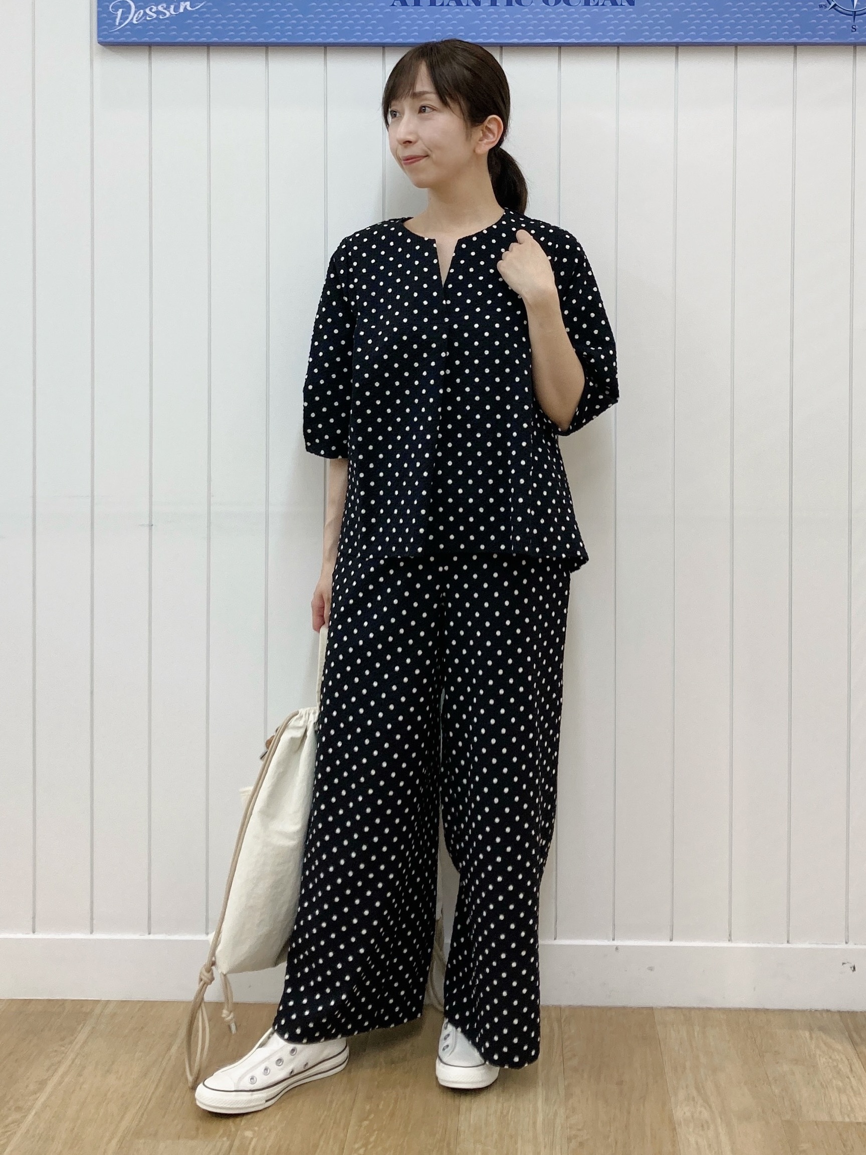 yoshiさんの「Dessin｜【セットアップ可/UVカット】サッカー素材 キーネックブラウス」を使ったコーディネート
