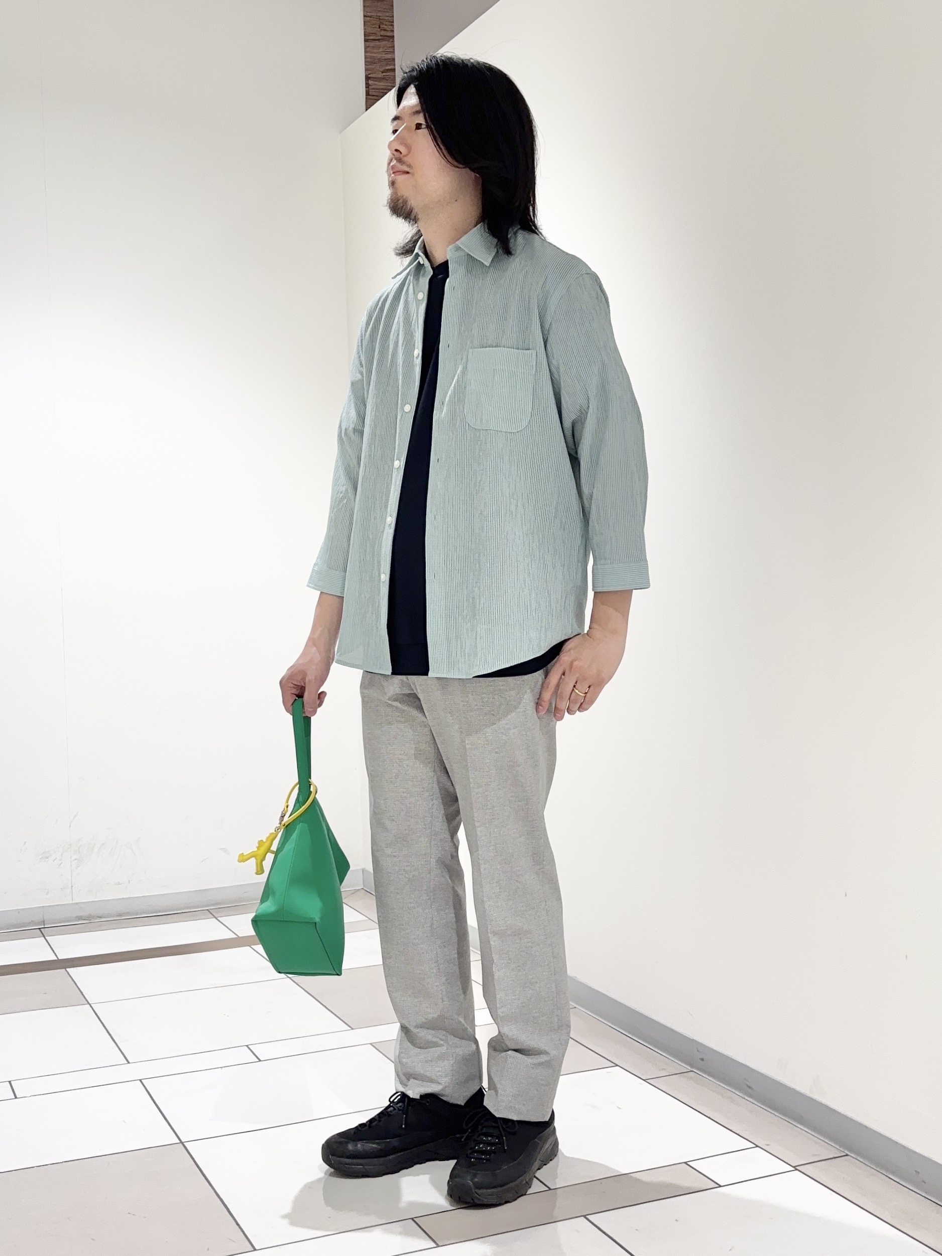 及川さんの「TAKEO KIKUCHI｜【通気性】トリコットサッカー 7分袖シャツ」を使ったコーディネート
