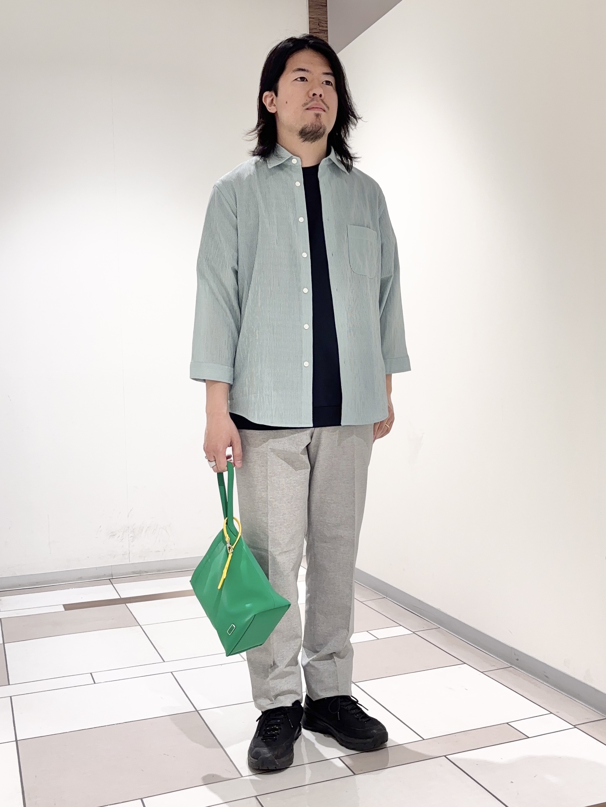 及川さんの「TAKEO KIKUCHI｜【通気性】トリコットサッカー 7分袖シャツ」を使ったコーディネート