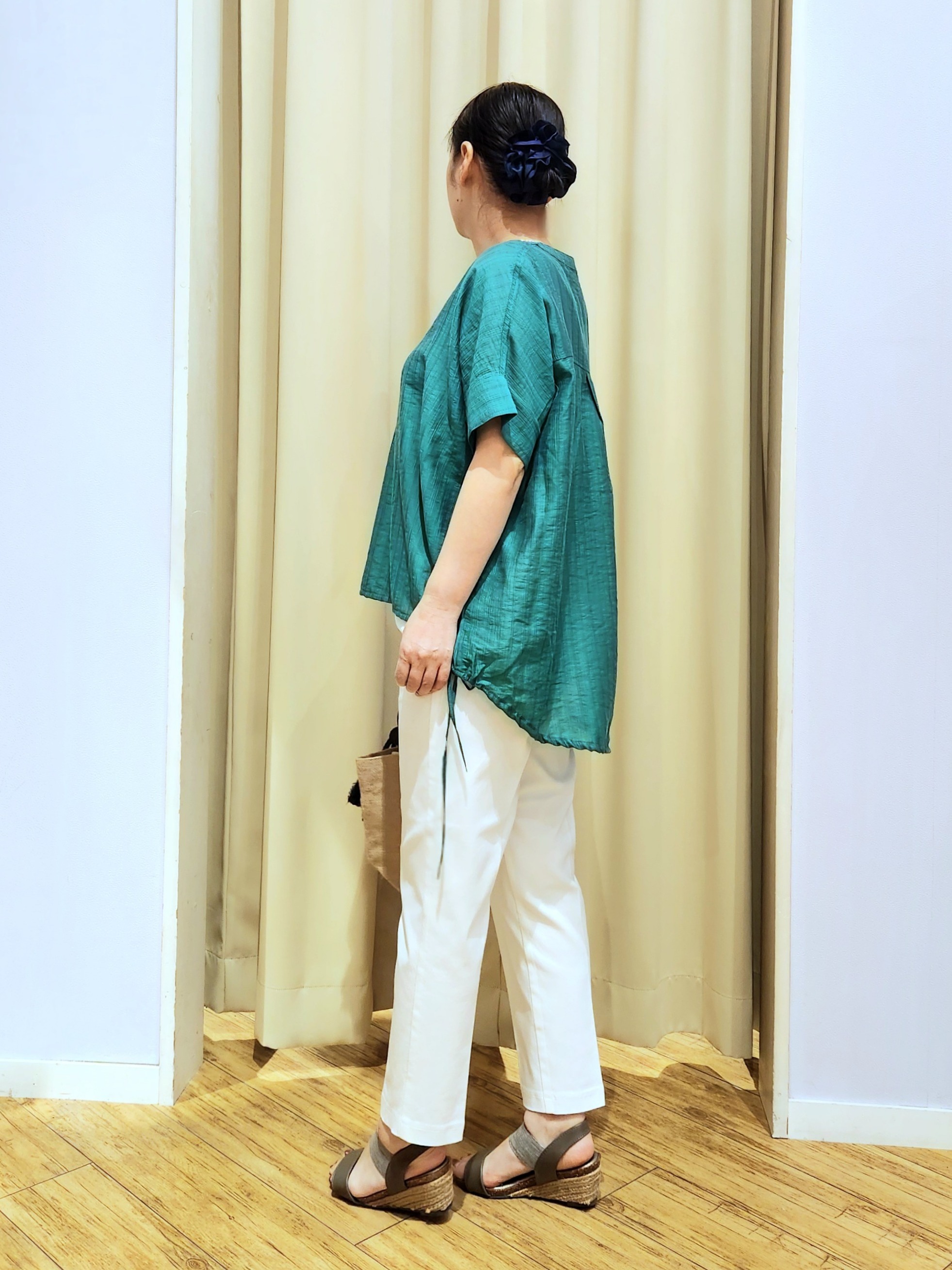 くまさんの「SHOO･LA･RUE｜【高レビュー/体型カバー】インせず着られる スキッパー裾リボンブラウス」を使ったコーディネート
