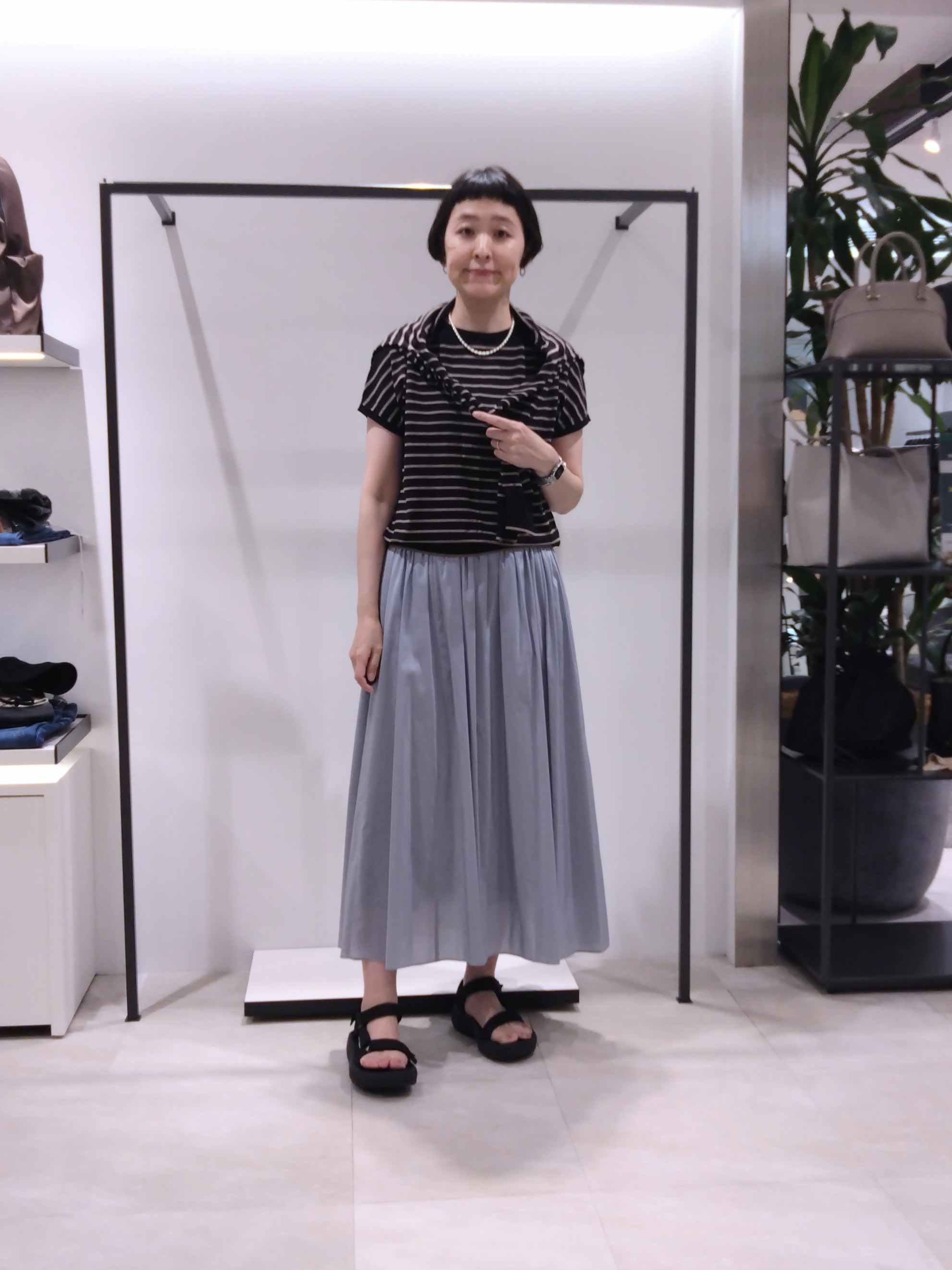 まちこさんの「UNTITLED｜【9色展開/アンサンブル可】コットンクルーネックカーディガン」を使ったコーディネート