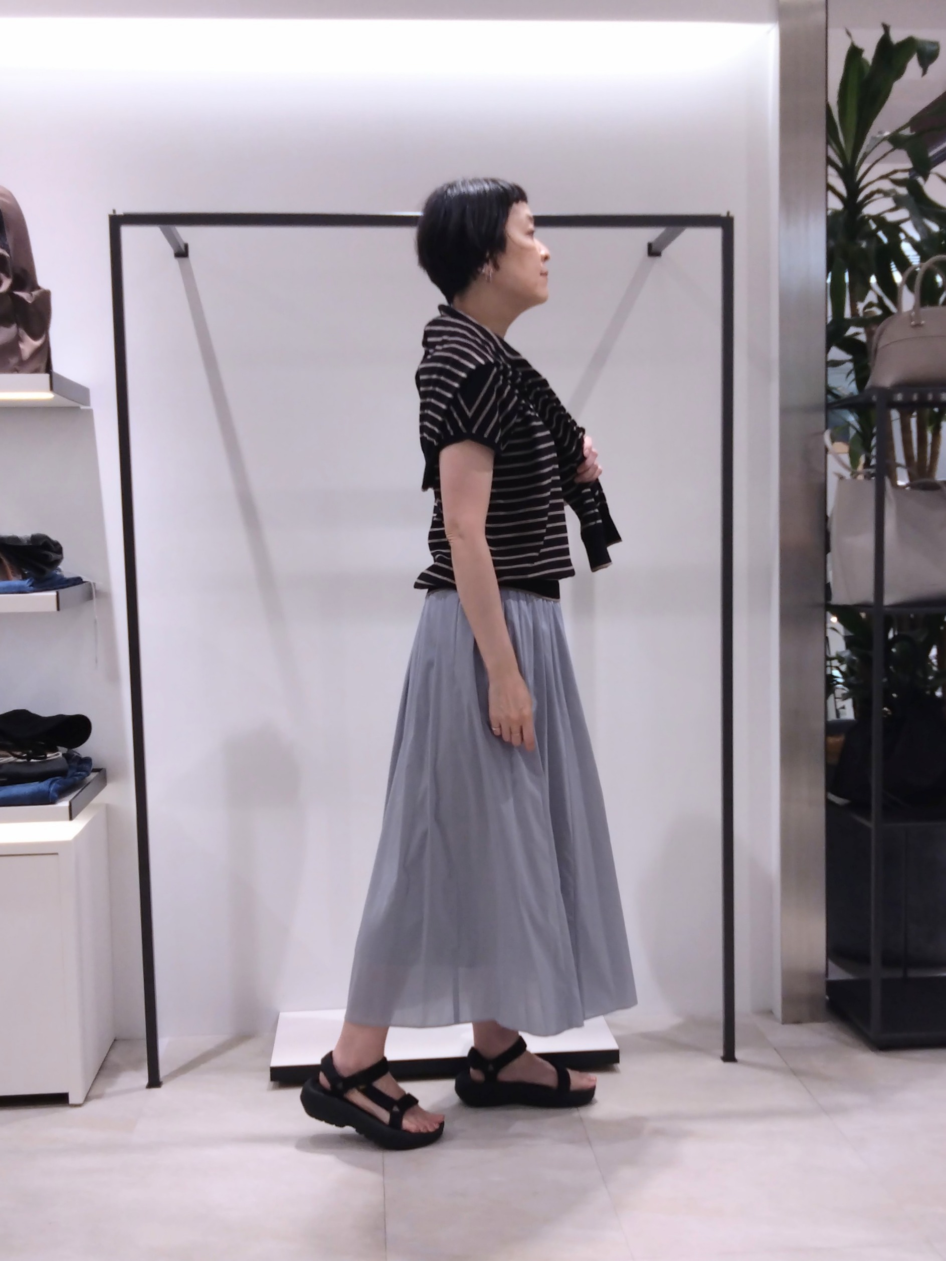 まちこさんの「UNTITLED｜【9色展開/アンサンブル可】コットンクルーネックカーディガン」を使ったコーディネート