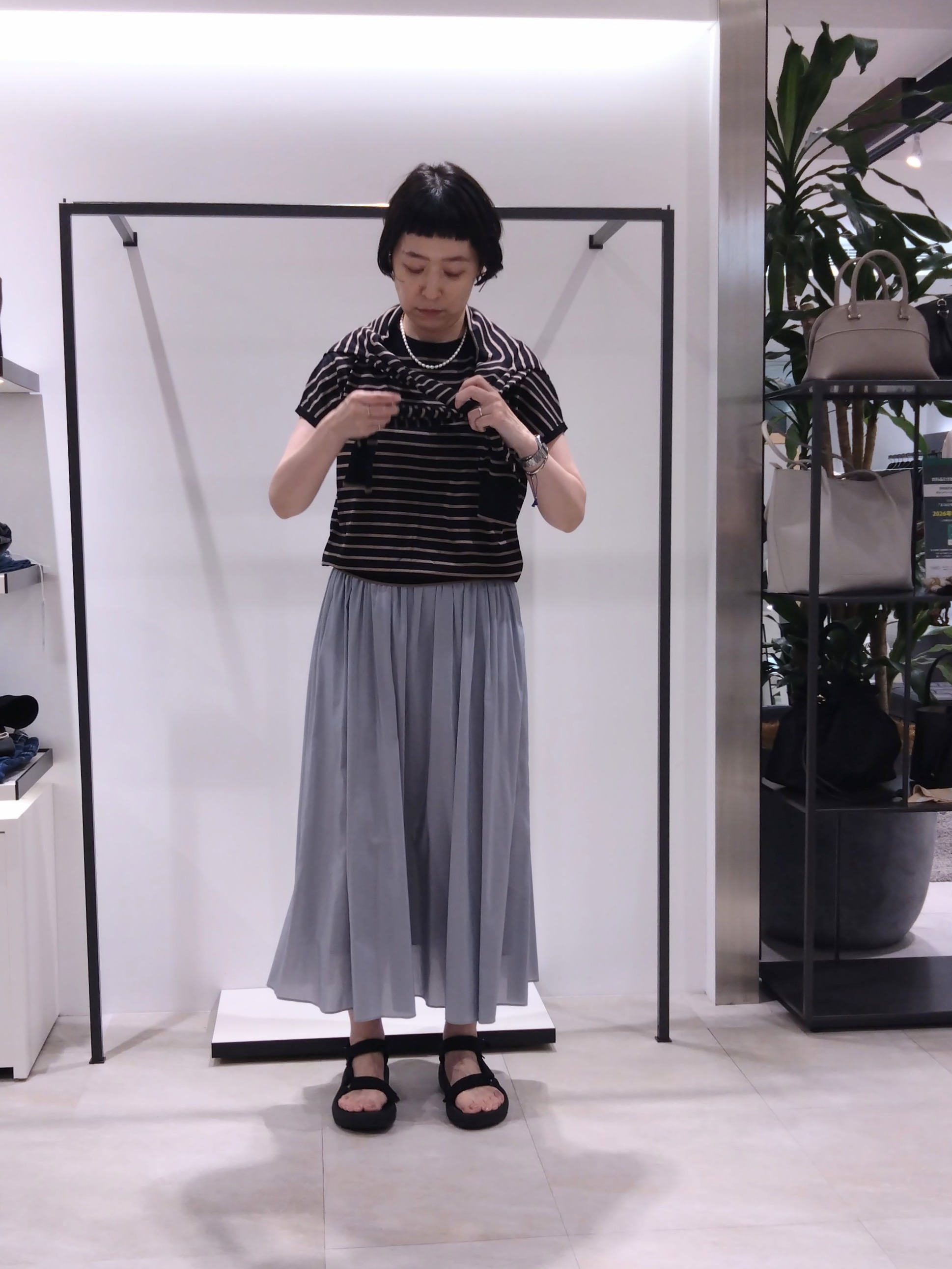 まちこさんの「UNTITLED｜【9色展開/アンサンブル可】コットンクルーネックカーディガン」を使ったコーディネート