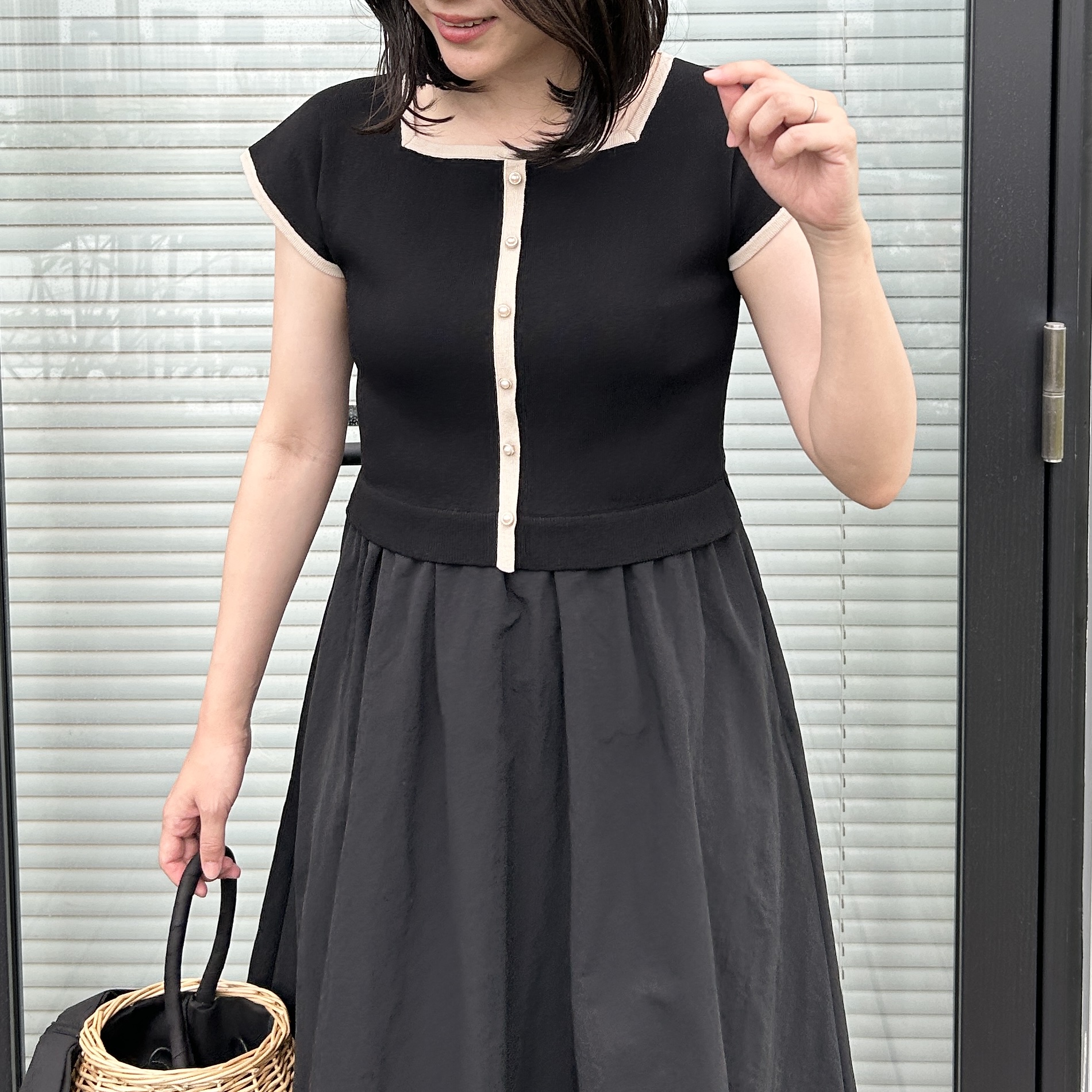 shinoさんの「Couture brooch｜【洗濯機可】バイカラー ニットドッキング ワンピース」を使ったコーディネート