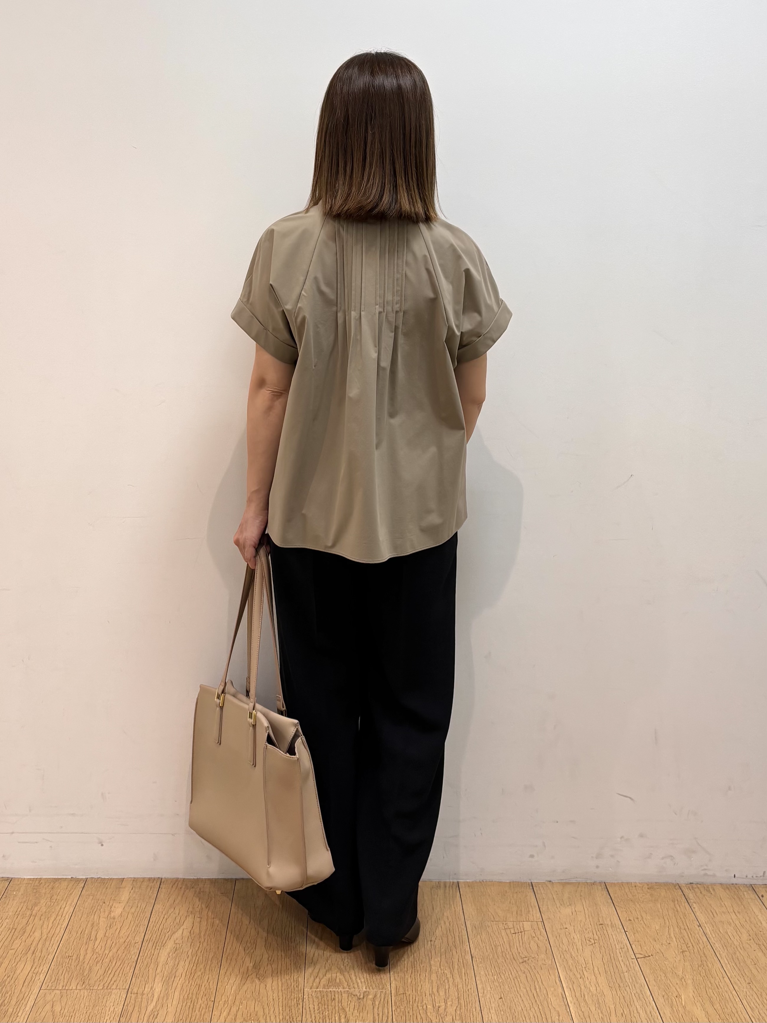 mikkoさんの「INDIVI｜【撥水／UVケア／SETUP可能】軽量タックスキッパーブラウス」を使ったコーディネート