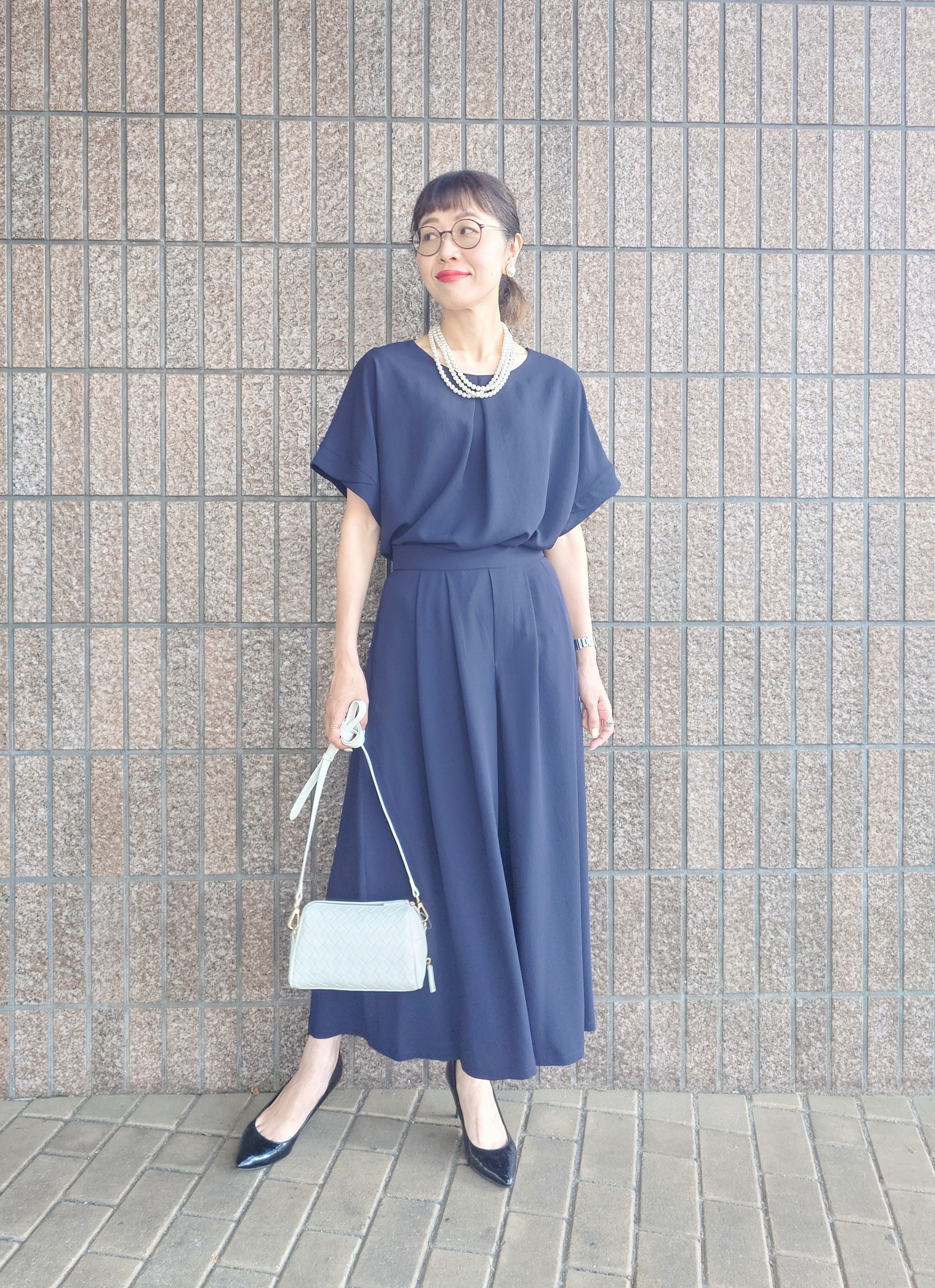 MUTSUKOさんの「UNTITLED｜【前後2WAY/はっ水/セットアップ可】リラクシーフレンチスリーブブラウス」を使ったコーディネート
