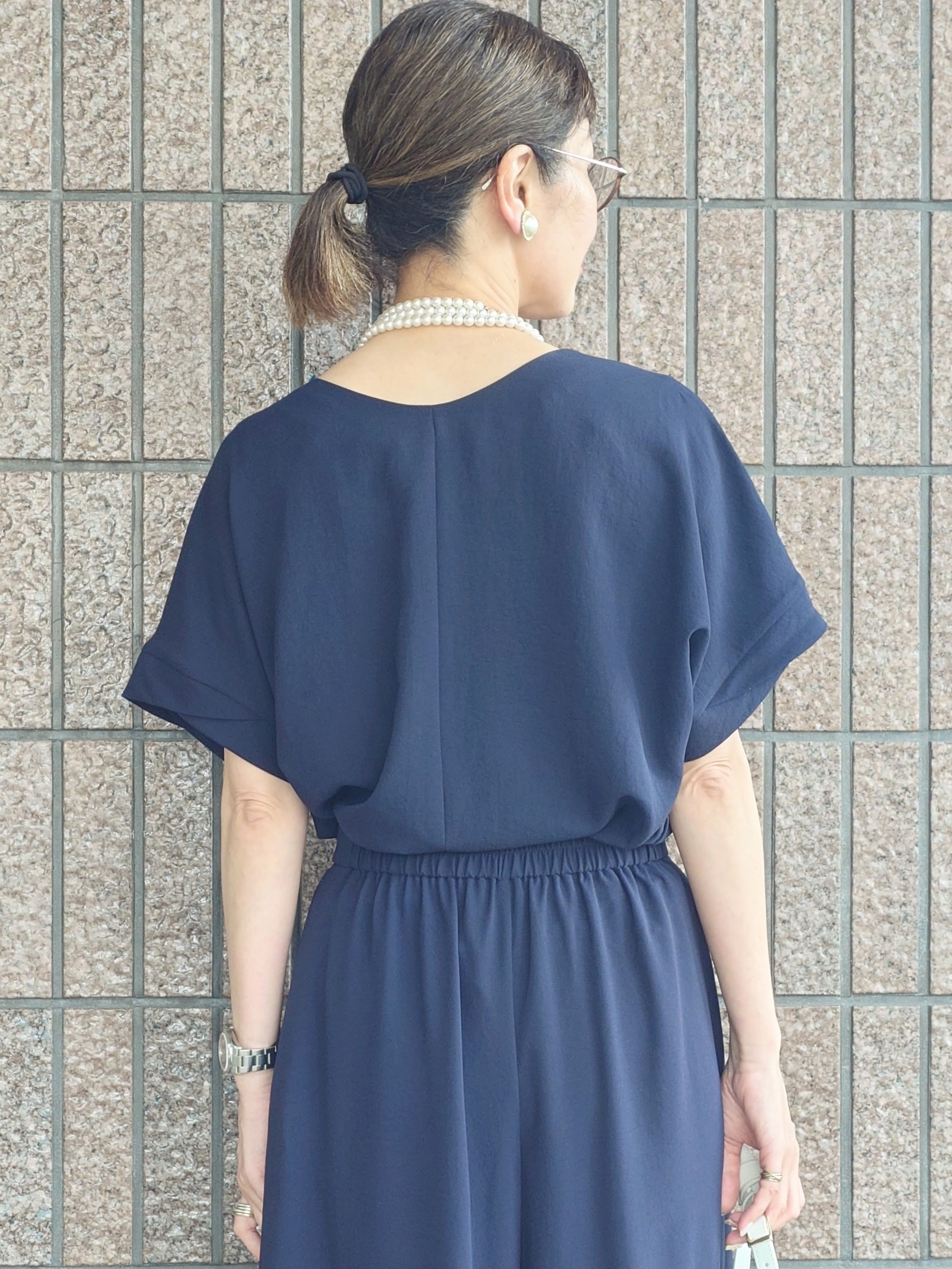 MUTSUKOさんの「UNTITLED｜【前後2WAY/はっ水/セットアップ可】リラクシーフレンチスリーブブラウス」を使ったコーディネート