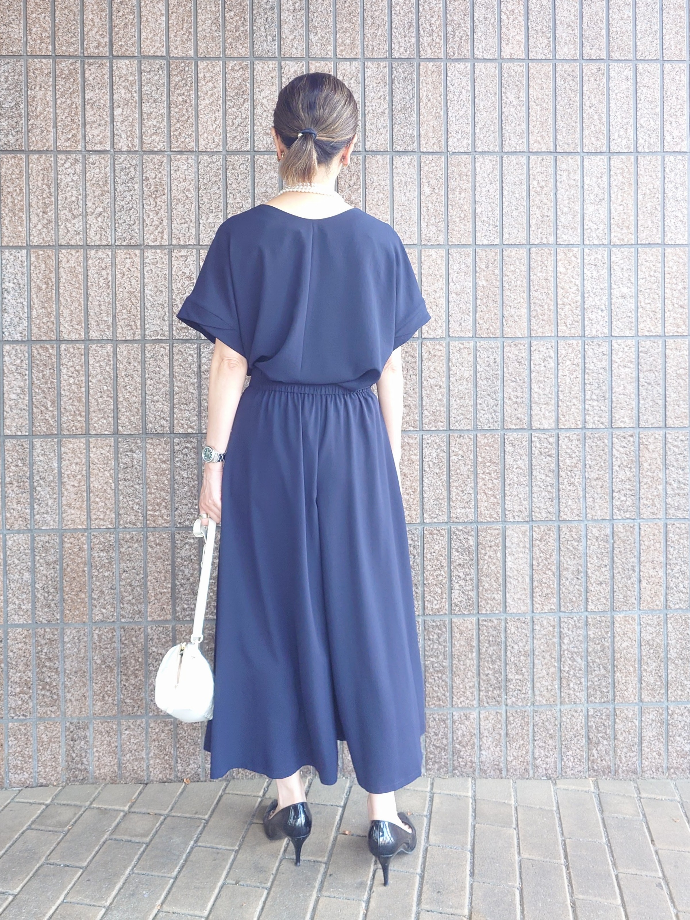 MUTSUKOさんの「UNTITLED｜【前後2WAY/はっ水/セットアップ可】リラクシーフレンチスリーブブラウス」を使ったコーディネート