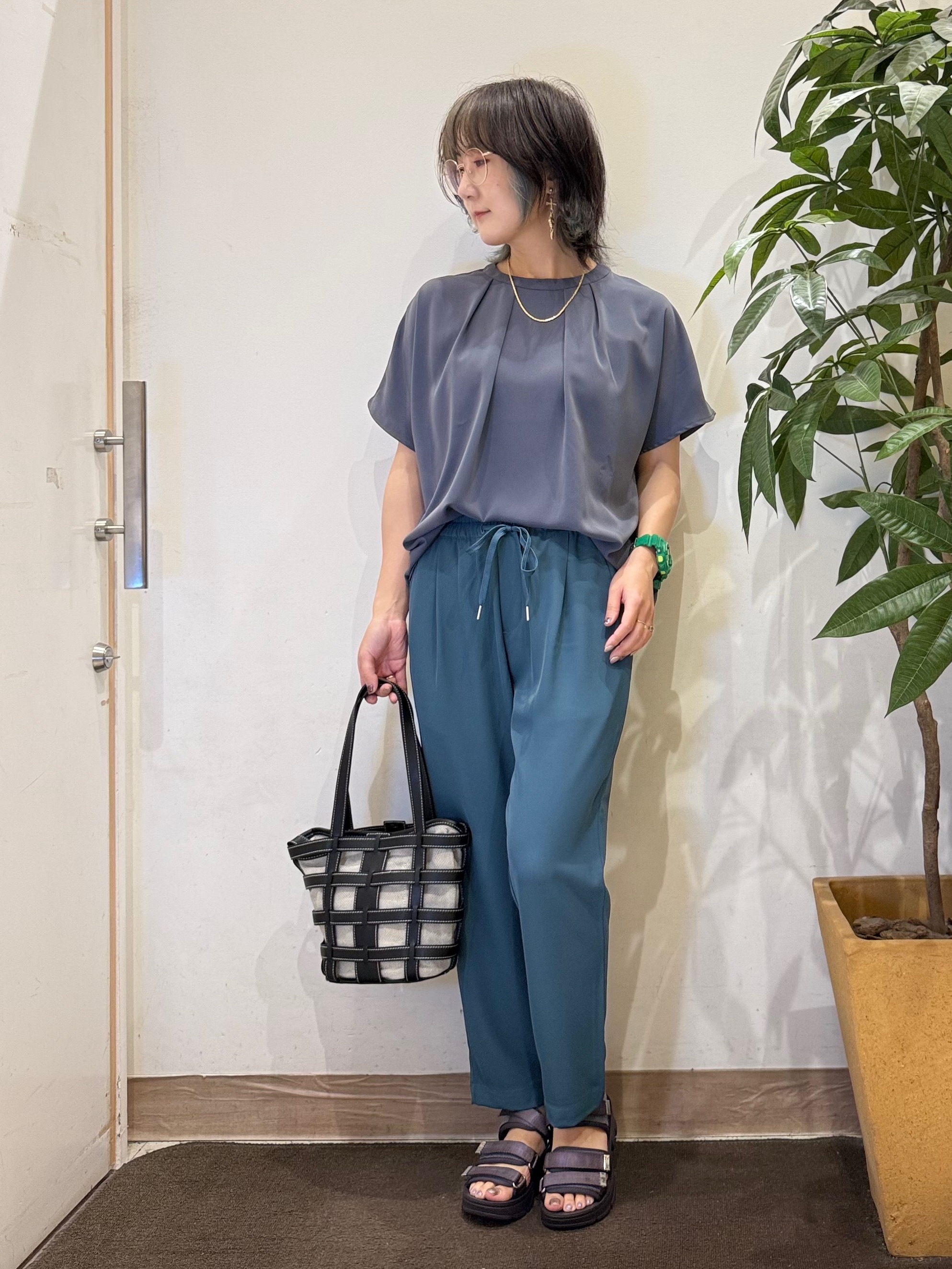 misakiさんの「SHOO･LA･RUE｜【ひんやり/UV/通勤】洗濯後しわになりにくい 上品配色ブラウス」を使ったコーディネート