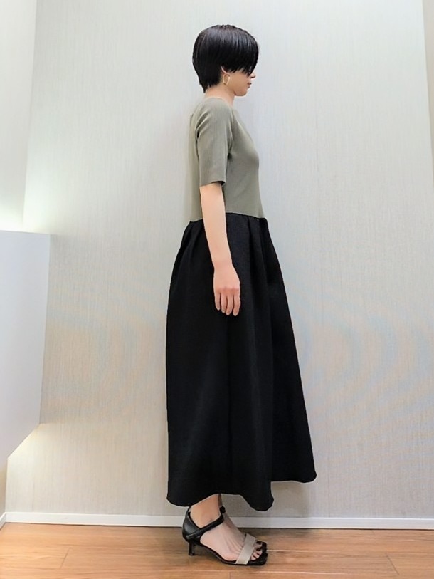 ミズタさんの「UNTITLED｜【一枚でサマ見え】ニットドッキングジャガードワンピース」を使ったコーディネート