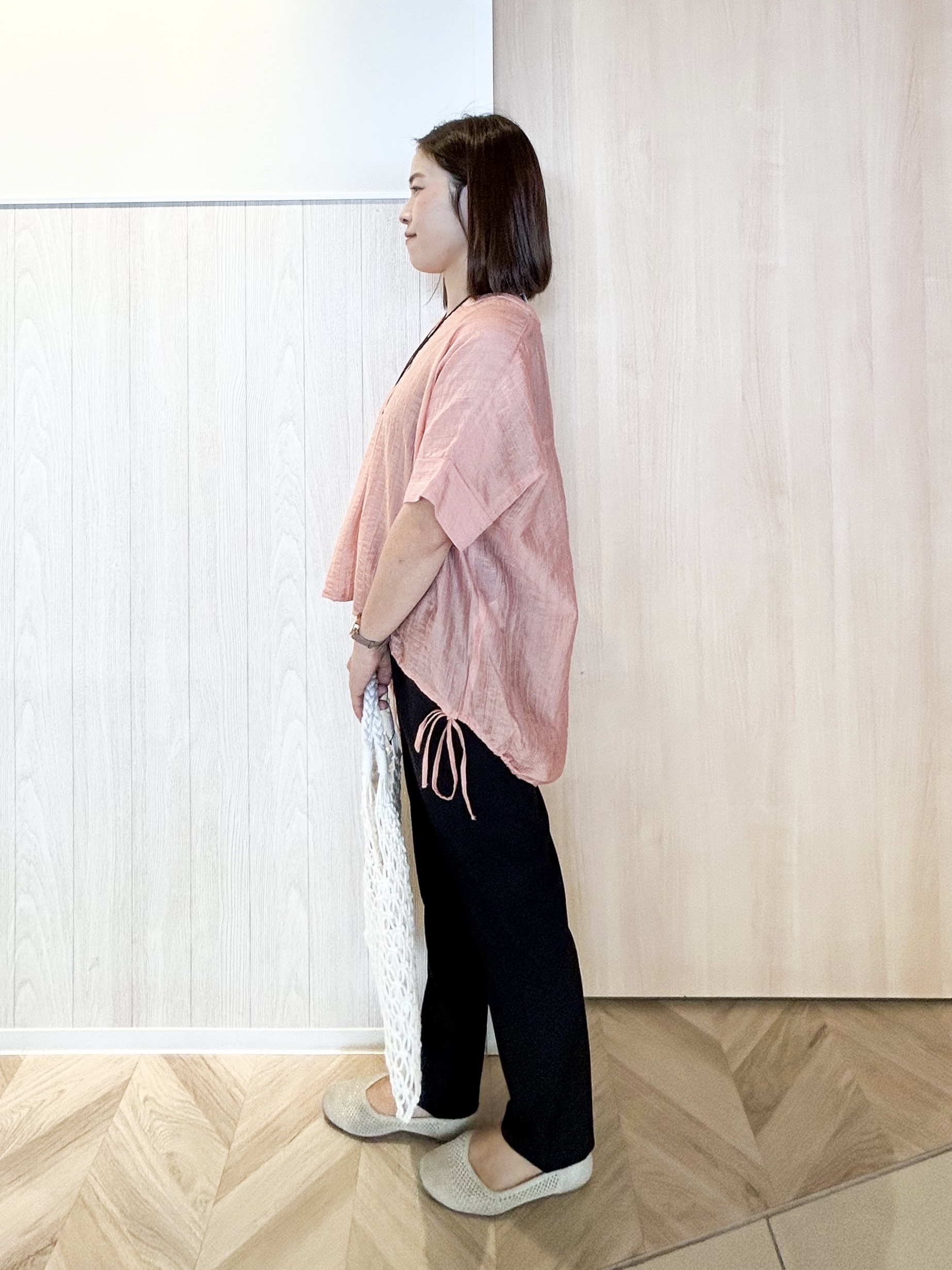 tomoさんの「SHOO･LA･RUE｜【高レビュー/体型カバー】インせず着られる スキッパー裾リボンブラウス」を使ったコーディネート