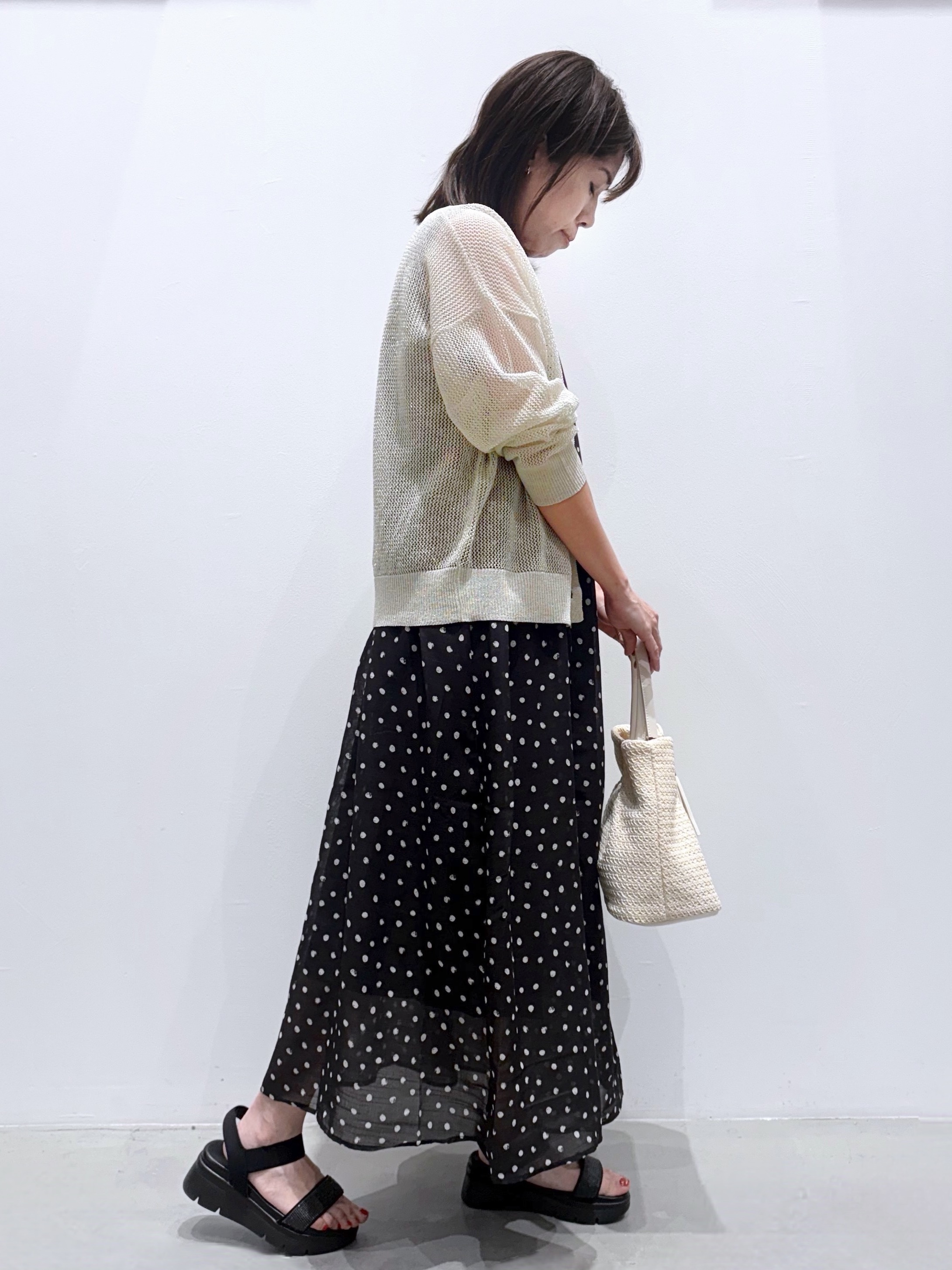 ＷＡさんの「grove｜【貴島明日香さん着用】ラメメッシュキーネックカーディガン」を使ったコーディネート