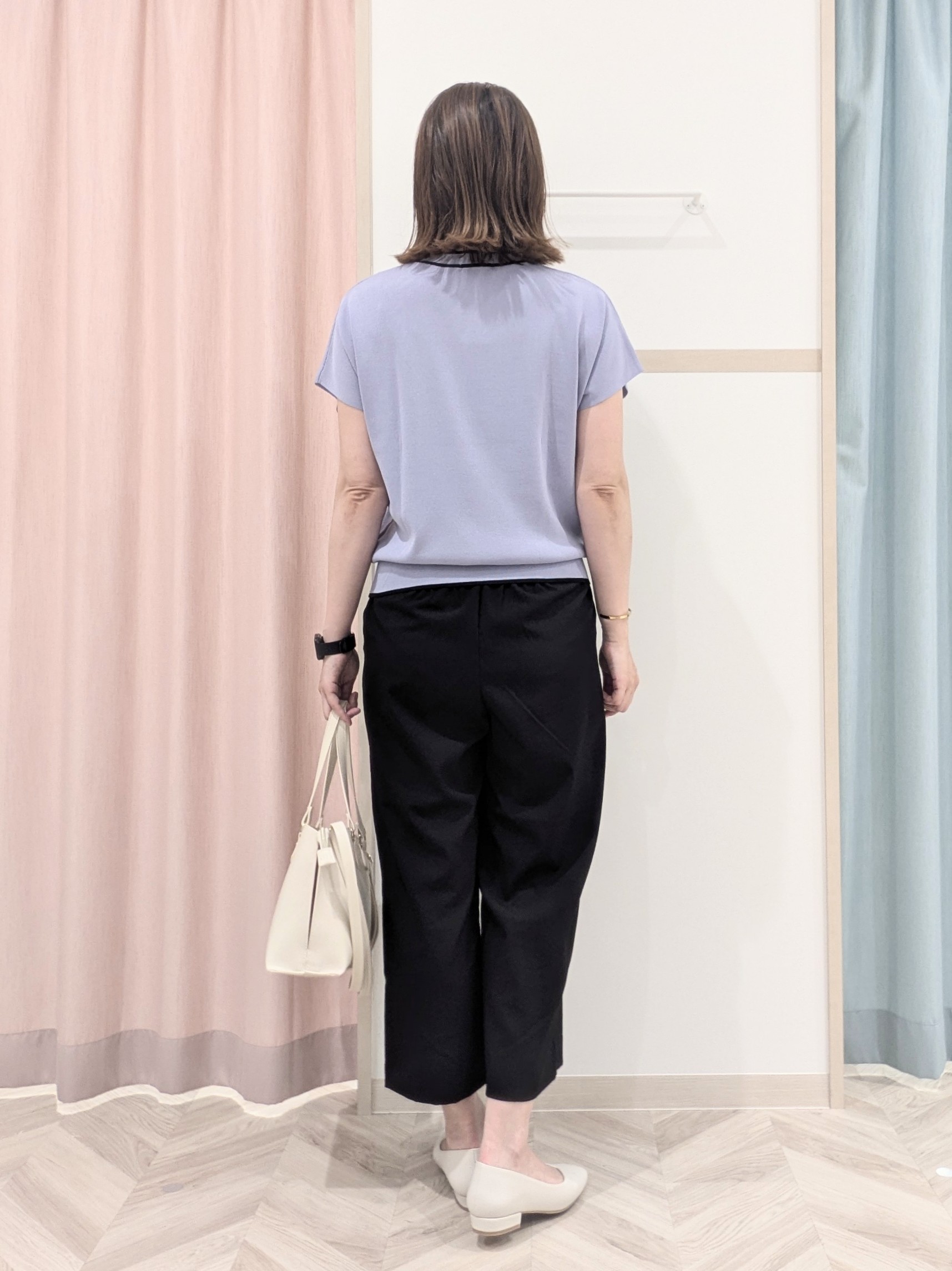 miyuさんの「SHOO･LA･RUE｜【毎日洗える/ひんやり/UV/S-LL】 毛玉になりにくい配色ボウタイ半袖ニット」を使ったコーディネート