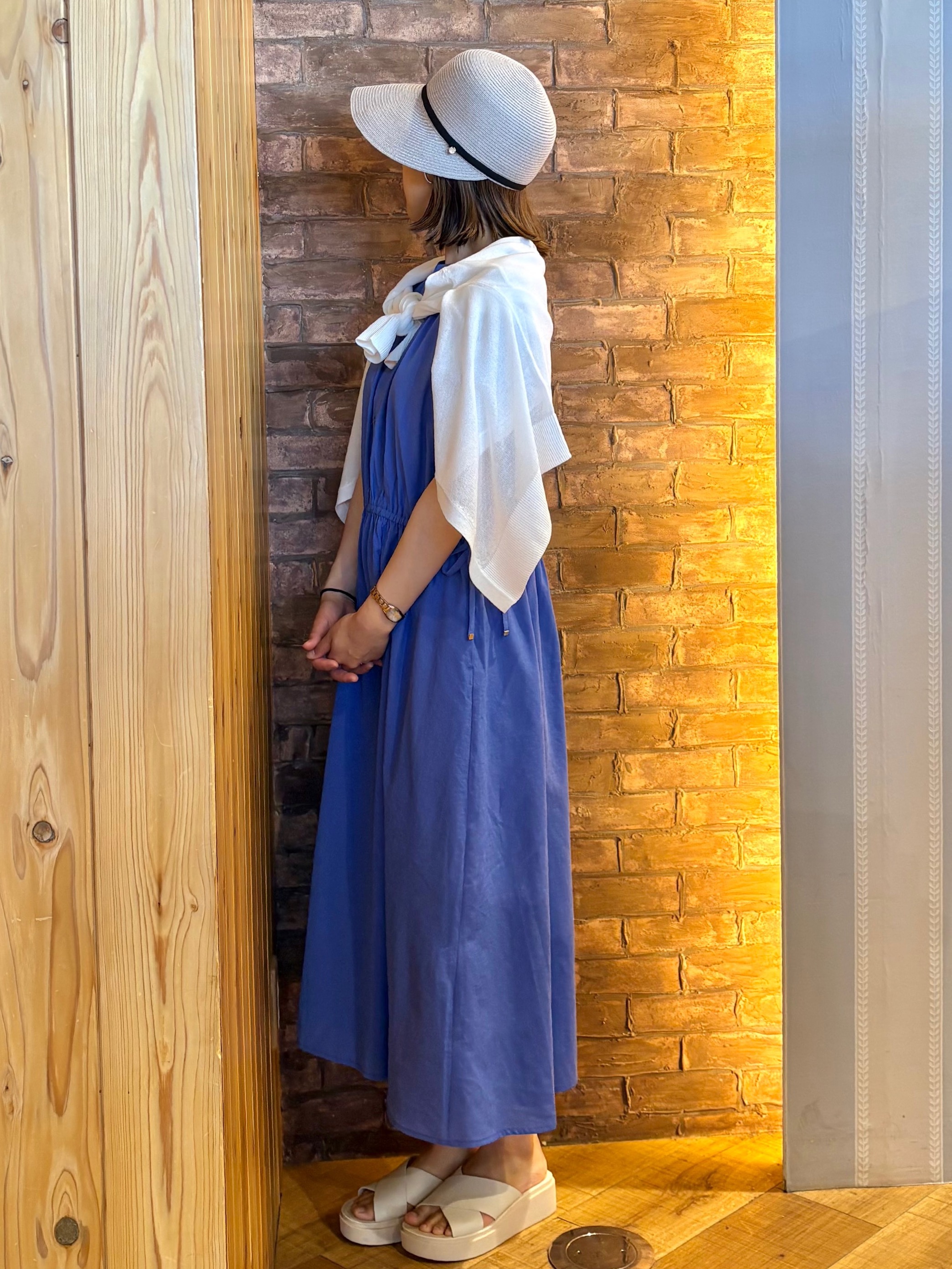 mieさんの「SHOO･LA･RUE｜【ひんやり/洗濯機可/S-LL】オンにもオフにも マルチに使えるボタンレスカーディガン」を使ったコーディネート