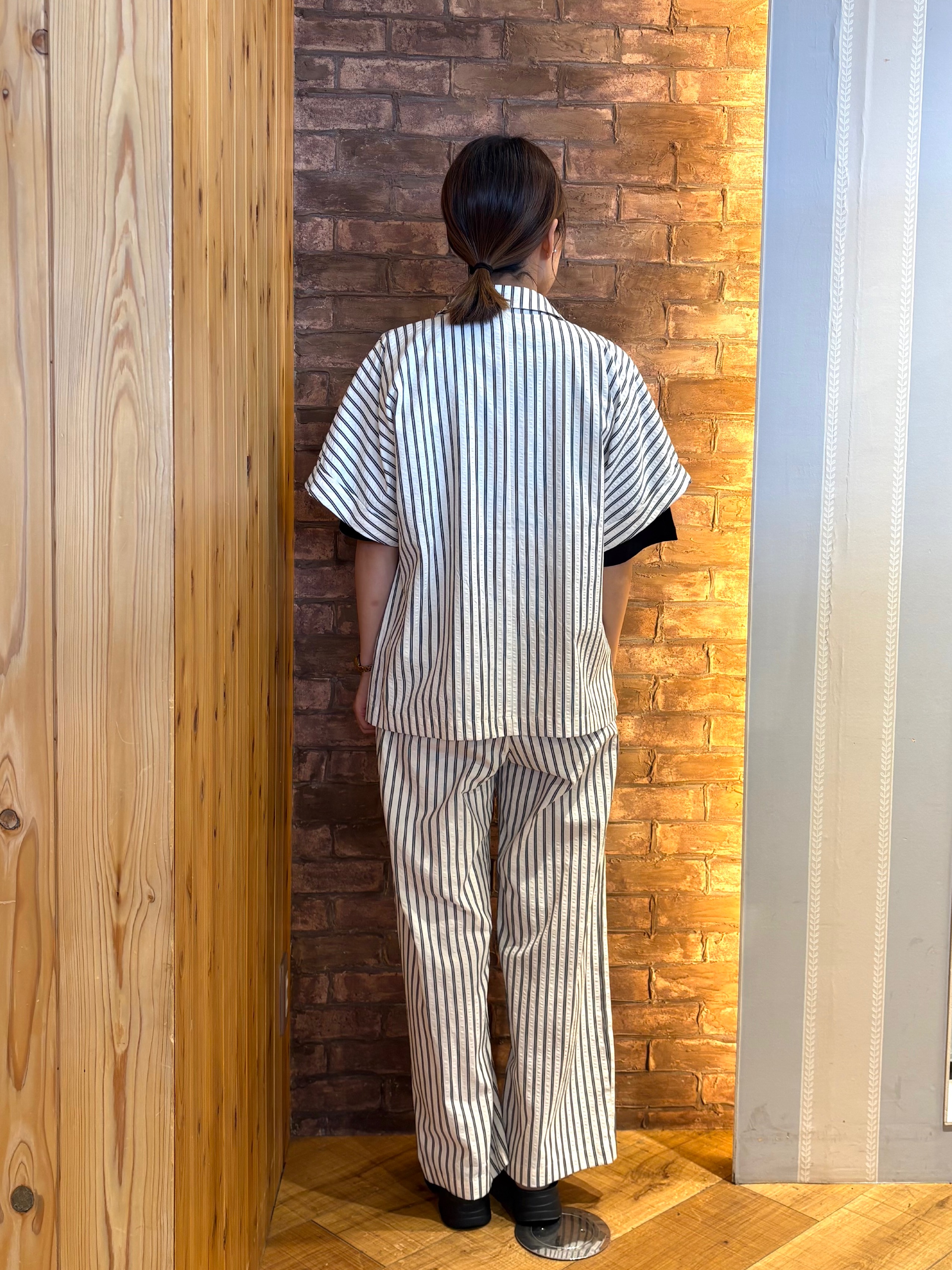 mieさんの「SHOO･LA･RUE｜【ひんやり/吸水速乾/セットアップ可】羽織るだけで主役になる サッカーストライプシャツジャケット」を使ったコーディネート