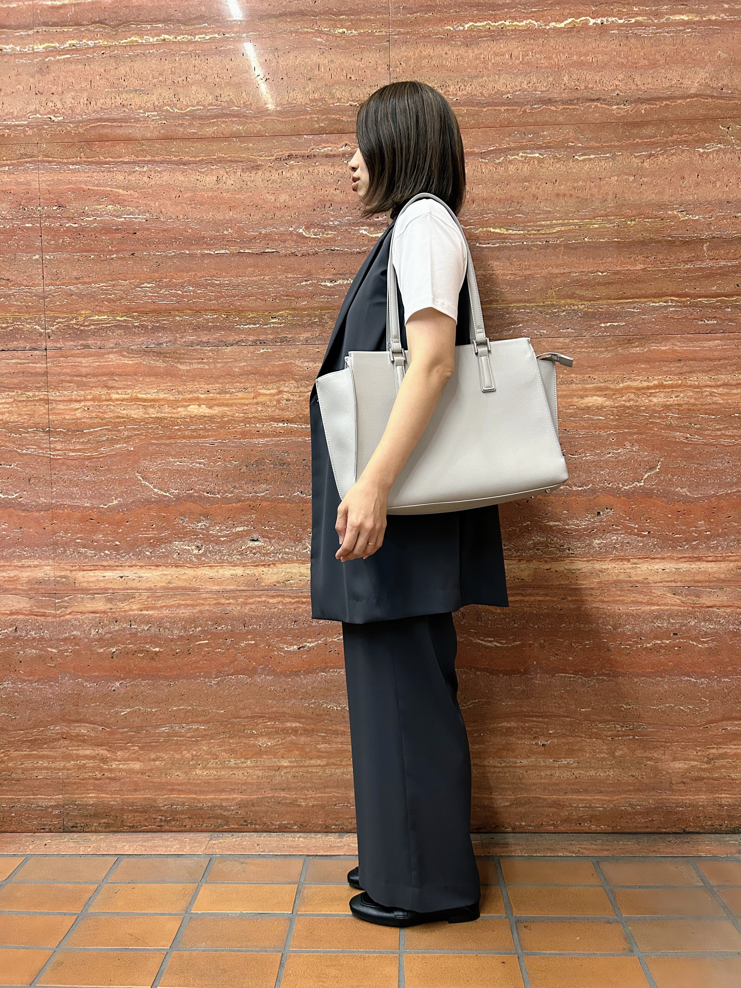 レイさんの「INDIVI｜【さらに軽く軽快！／着る日傘】颯爽ジレジャケット」を使ったコーディネート