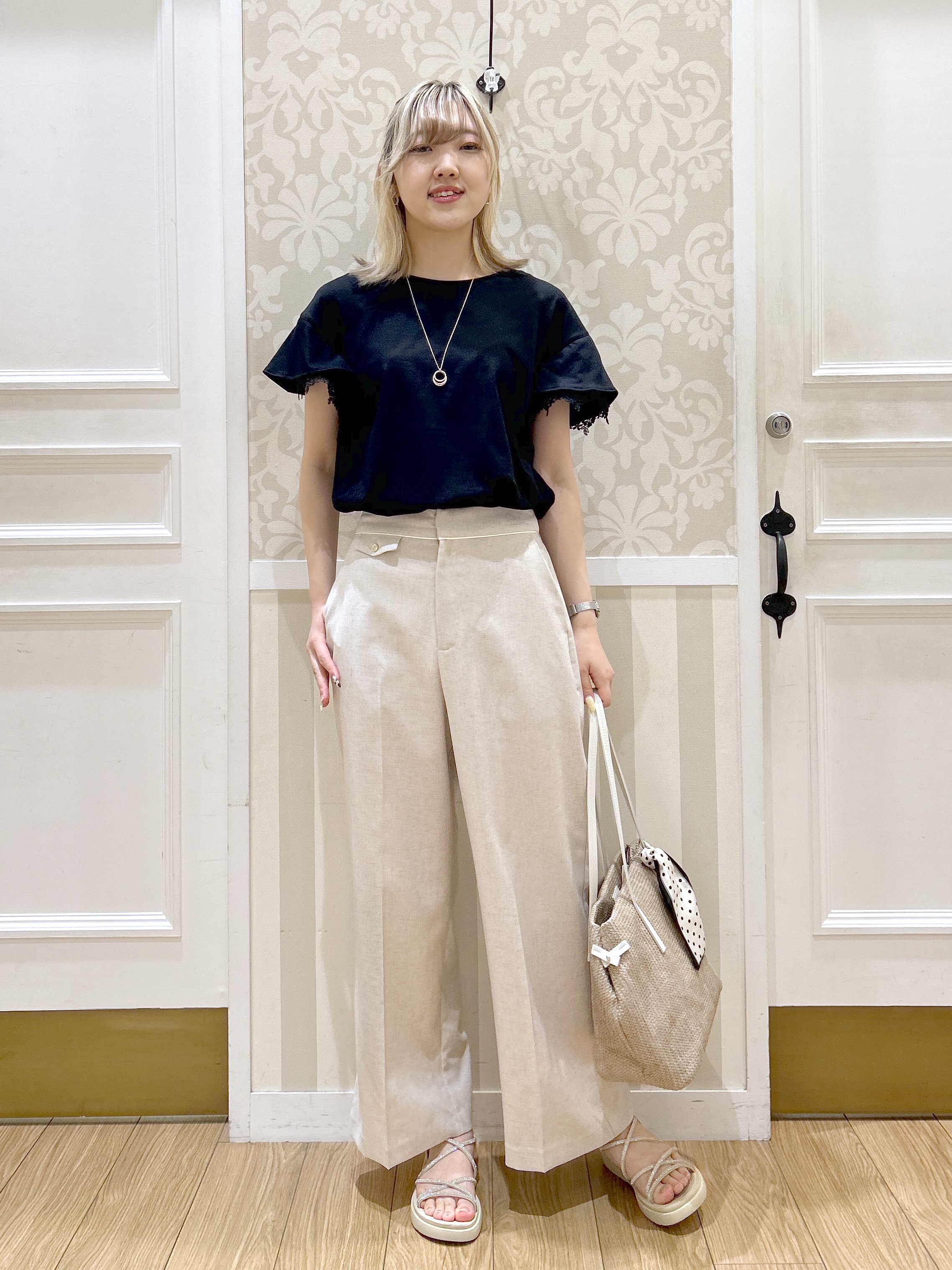 望 愛さんの「grove｜【洗濯機OK・ひんやり】朝晩の気温差に◎軽やかシアーシャツ」を使ったコーディネート