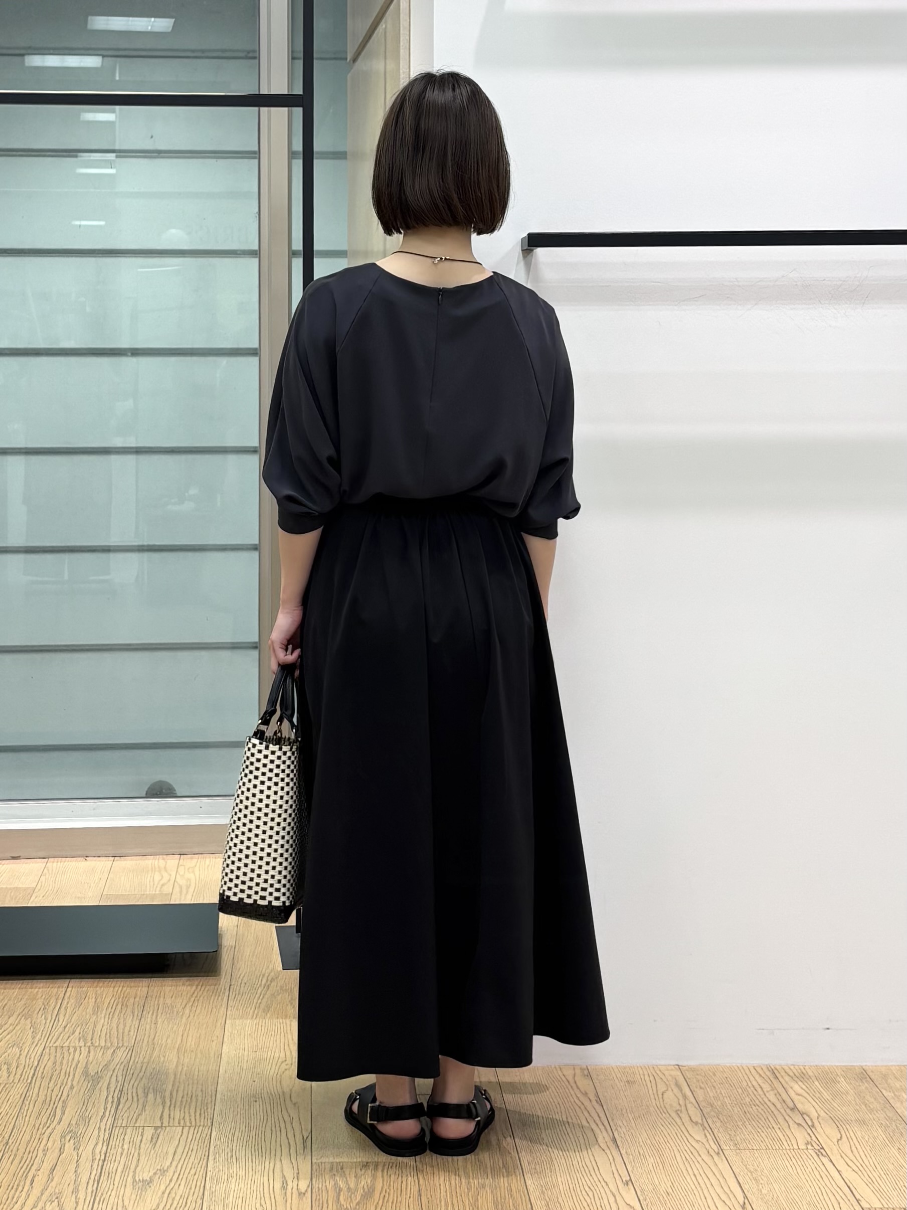 asamiさんの「INDIVI｜【さらに軽く軽快！／着る日傘】ドルマントップス」を使ったコーディネート