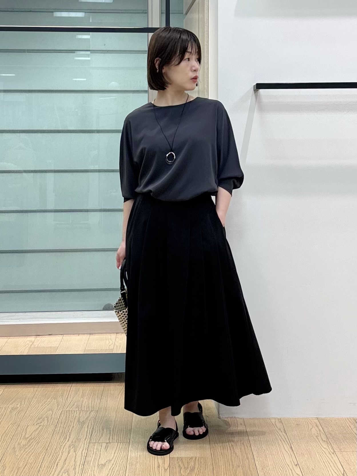asamiさんの「INDIVI｜【さらに軽く軽快！／着る日傘】ドルマントップス」を使ったコーディネート
