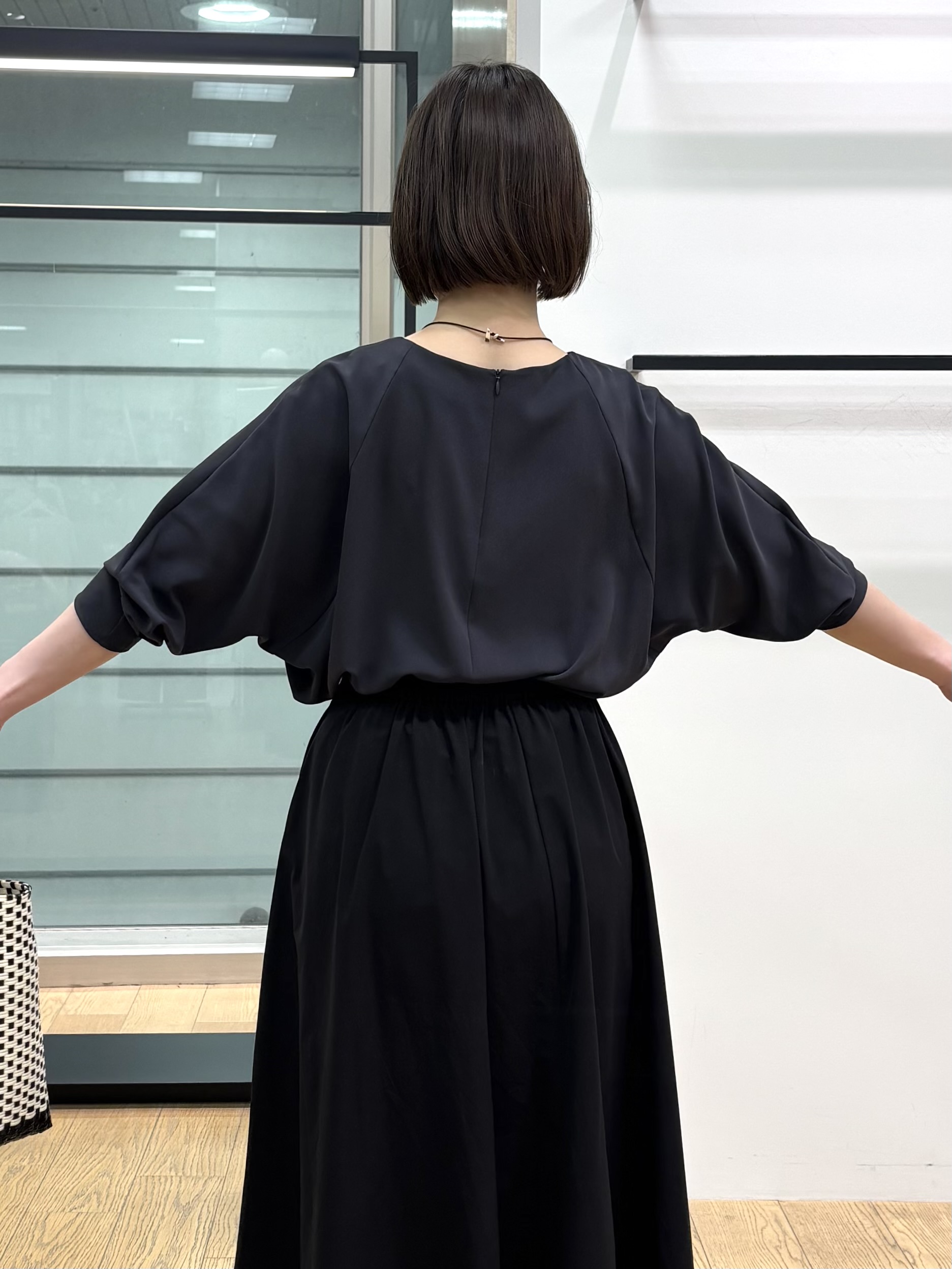 asamiさんの「INDIVI｜【さらに軽く軽快！／着る日傘】ドルマントップス」を使ったコーディネート