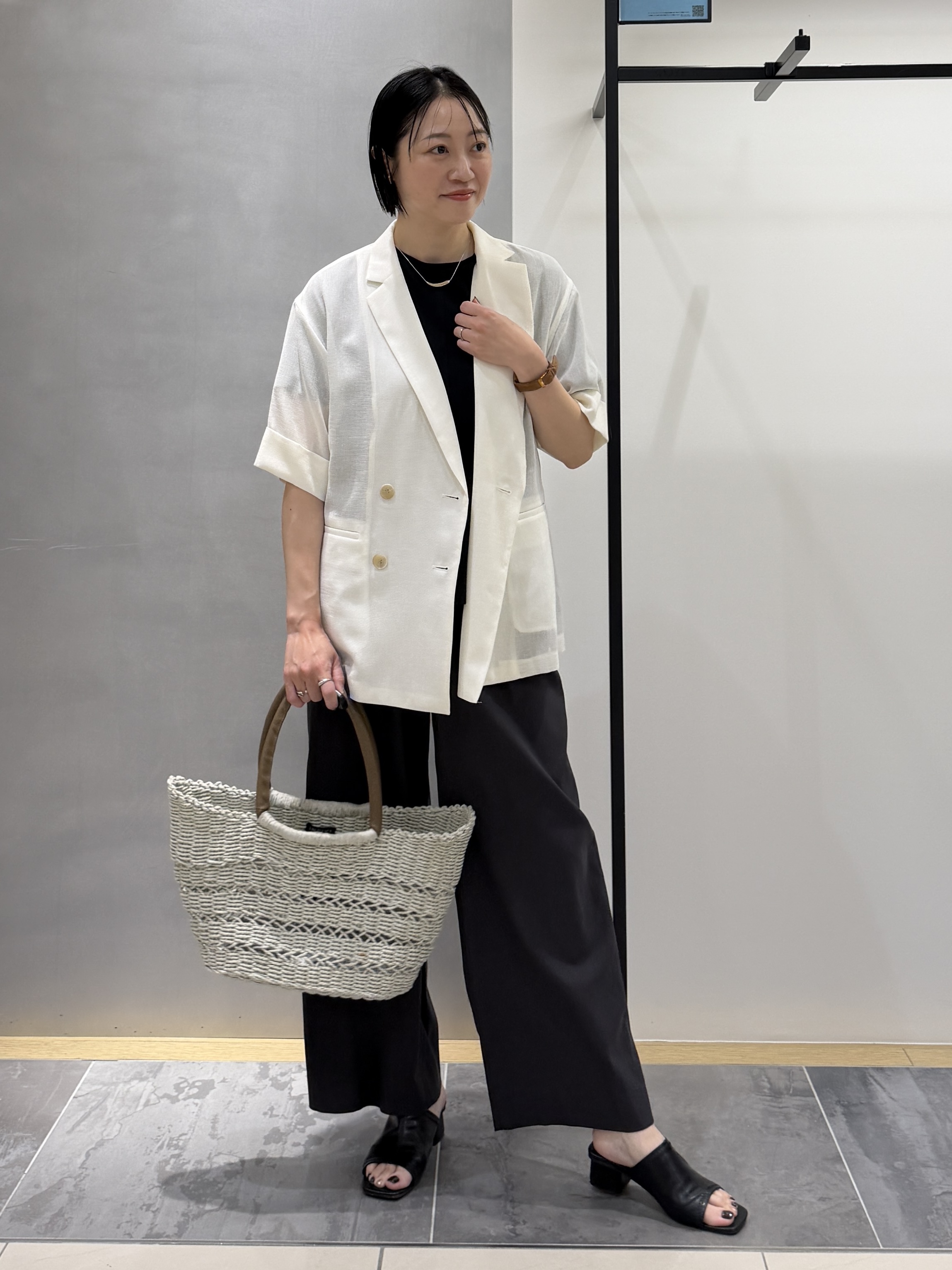 shihoさんの「INDIVI｜【洗える／メッシュ素材／SETUP可能】半袖シアージャケット」を使ったコーディネート