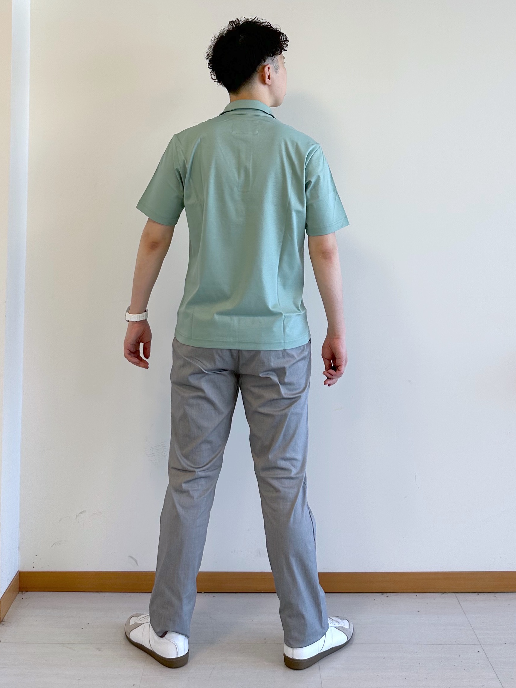 イッシーさんの「TAKEO KIKUCHI｜【接触冷感】アイスクリアコットン ワンポイント ポロシャツ」を使ったコーディネート
