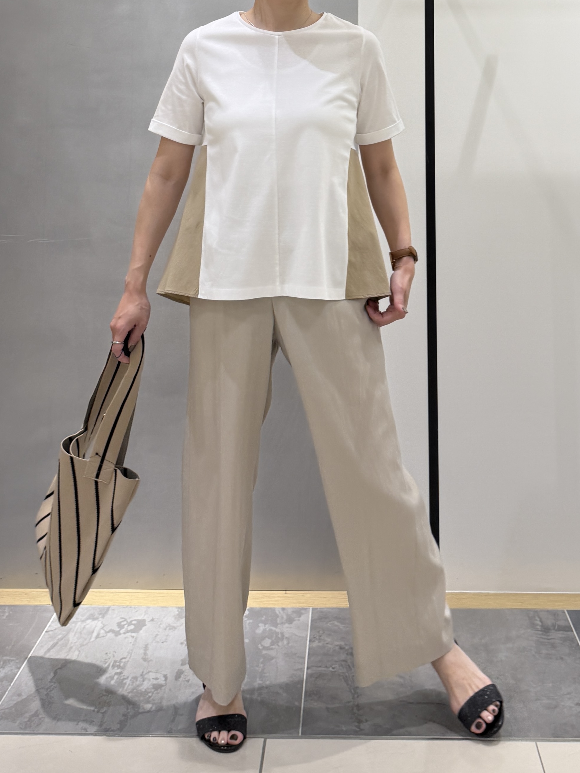 shihoさんの「INDIVI｜【バックシャン】異素材ドッキングプルオーバー」を使ったコーディネート