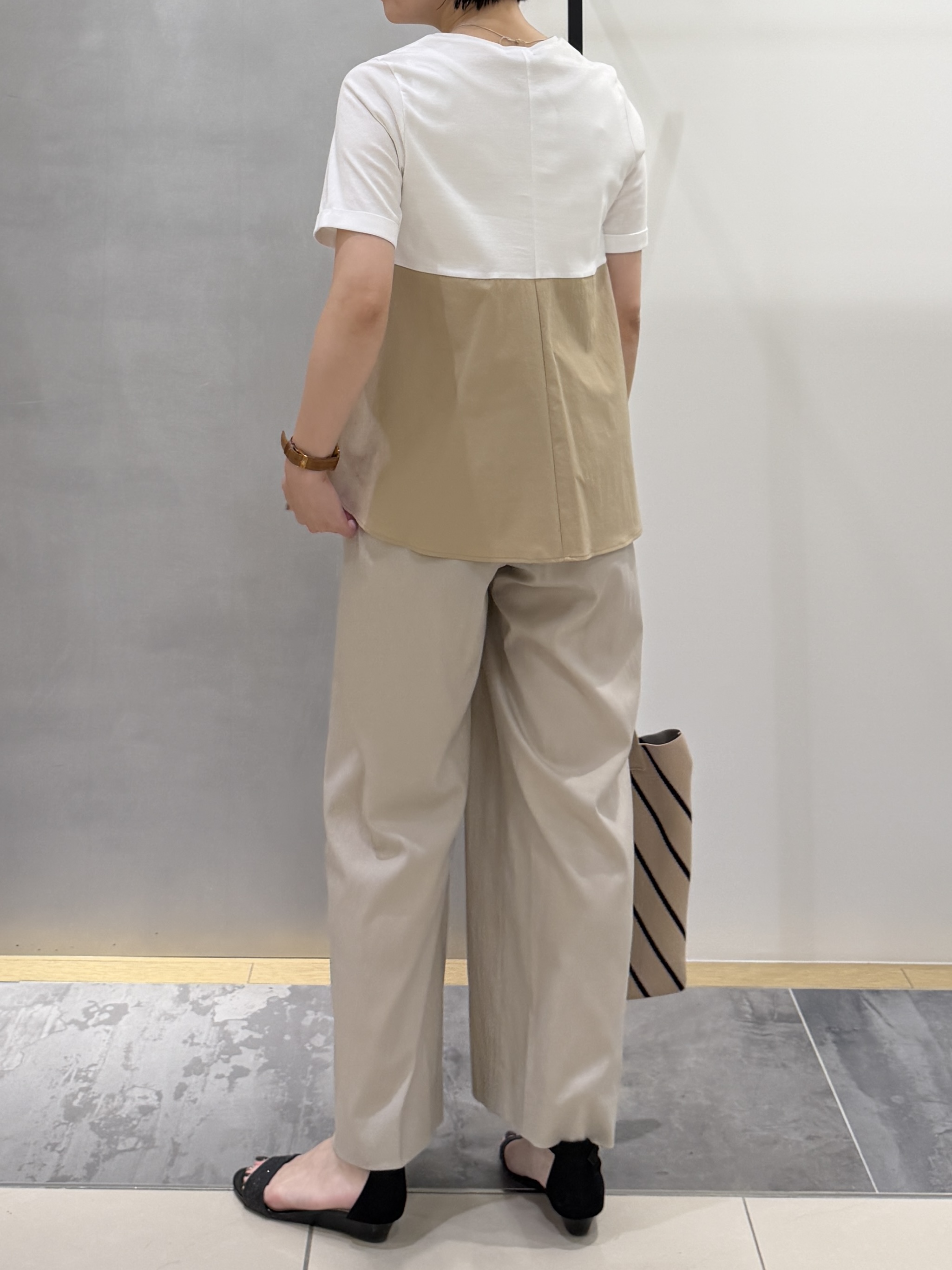 shihoさんの「INDIVI｜【バックシャン】異素材ドッキングプルオーバー」を使ったコーディネート