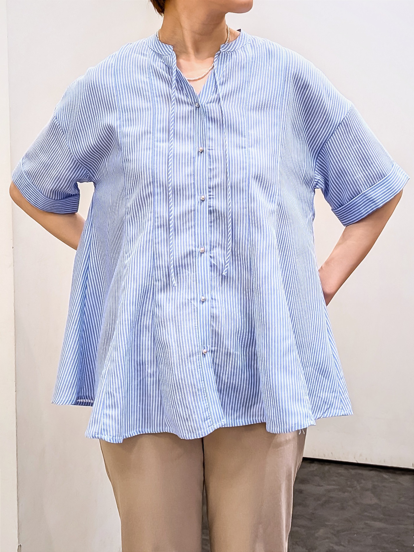 やまちゃんさんの「grove｜【洗濯機OK・ひんやり】さらっと軽やか、夏のフレアシャツ」を使ったコーディネート