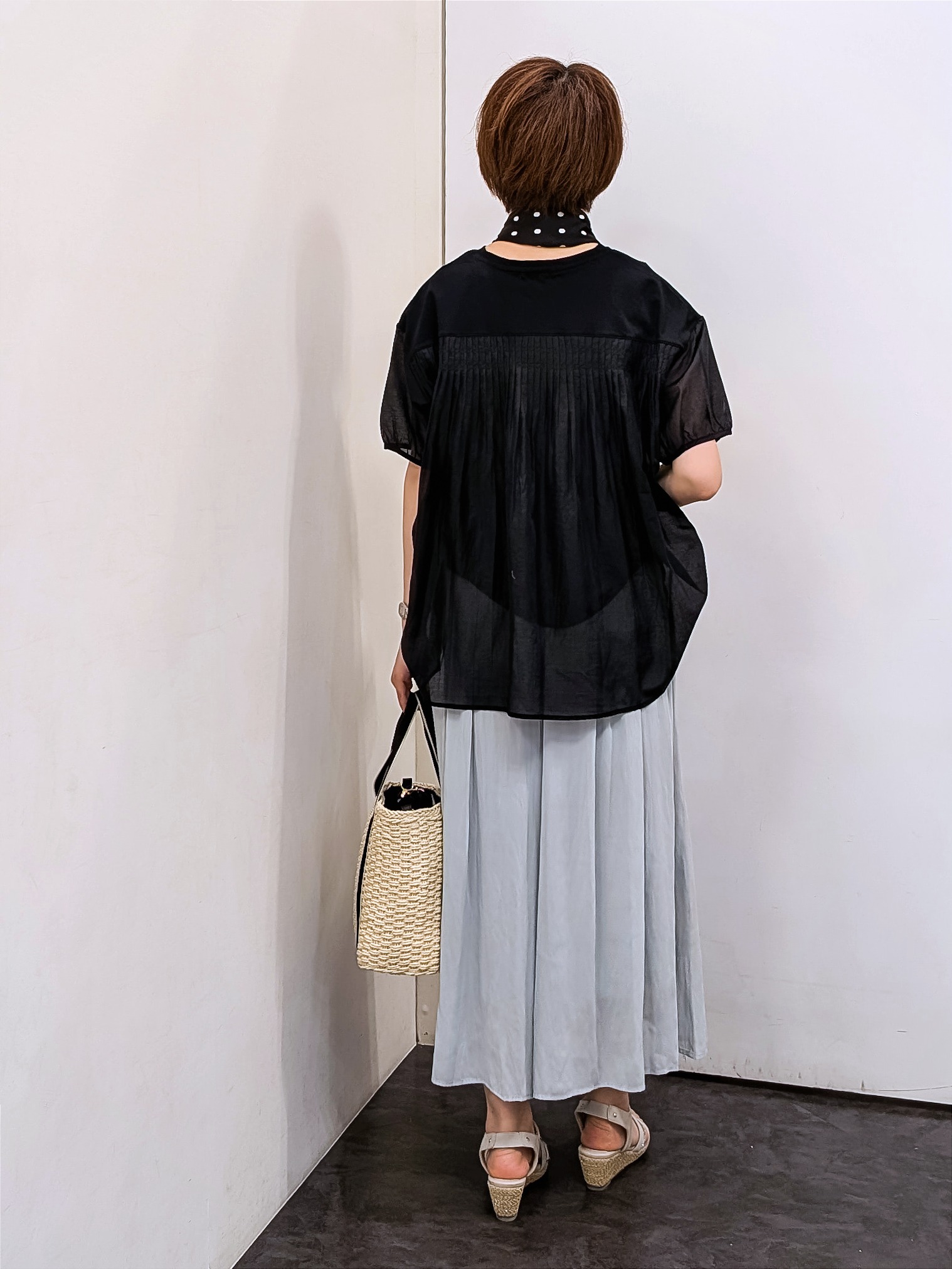 やまちゃんさんの「grove｜【貴島明日香さん着用/UVカット】体型カバー叶う、バックプリーツTシャツ」を使ったコーディネート