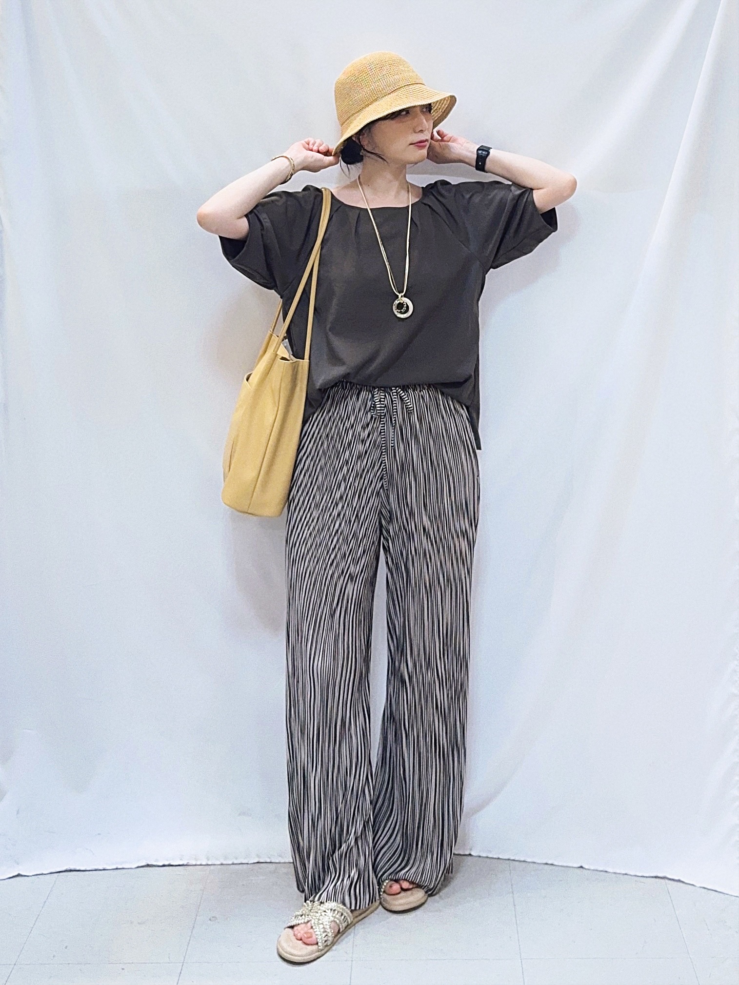 𝐇𝐢𝐫𝐨𝐦𝐢さんの「SHOO･LA･RUE｜【S-LL/洗濯機可/セットアップ可】軽凛(かろりん) ひんやりタックブラウス」を使ったコーディネート
