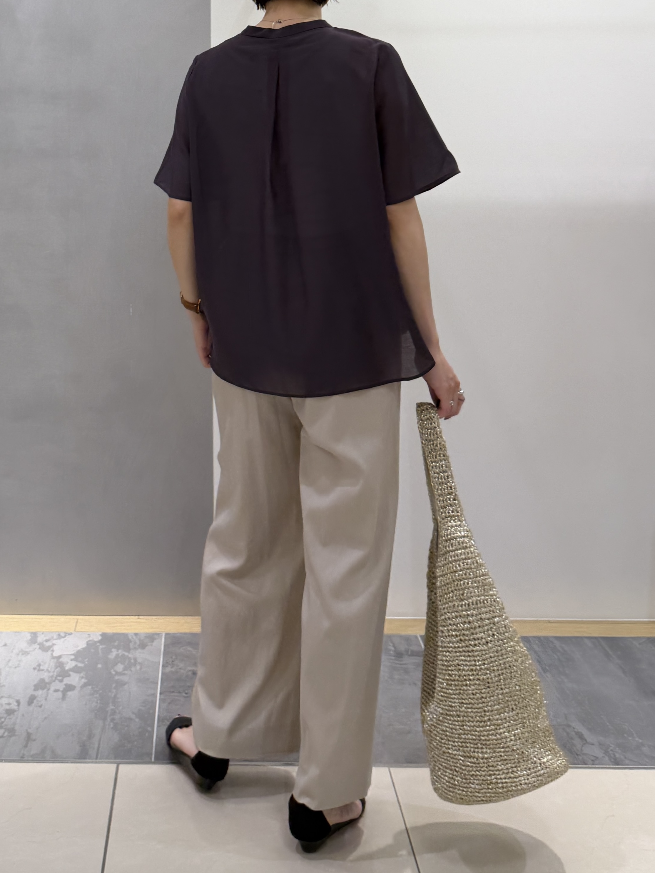 shihoさんの「INDIVI｜【接触冷感/洗える】シアーシャンブレーピンタックブラウス」を使ったコーディネート