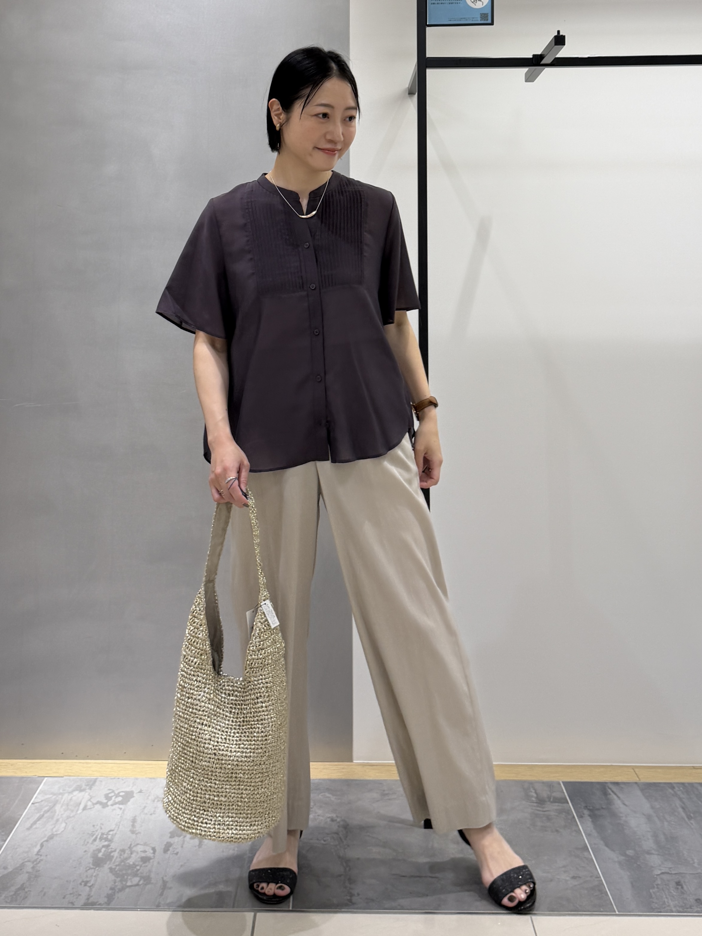 shihoさんの「INDIVI｜【接触冷感/洗える】シアーシャンブレーピンタックブラウス」を使ったコーディネート