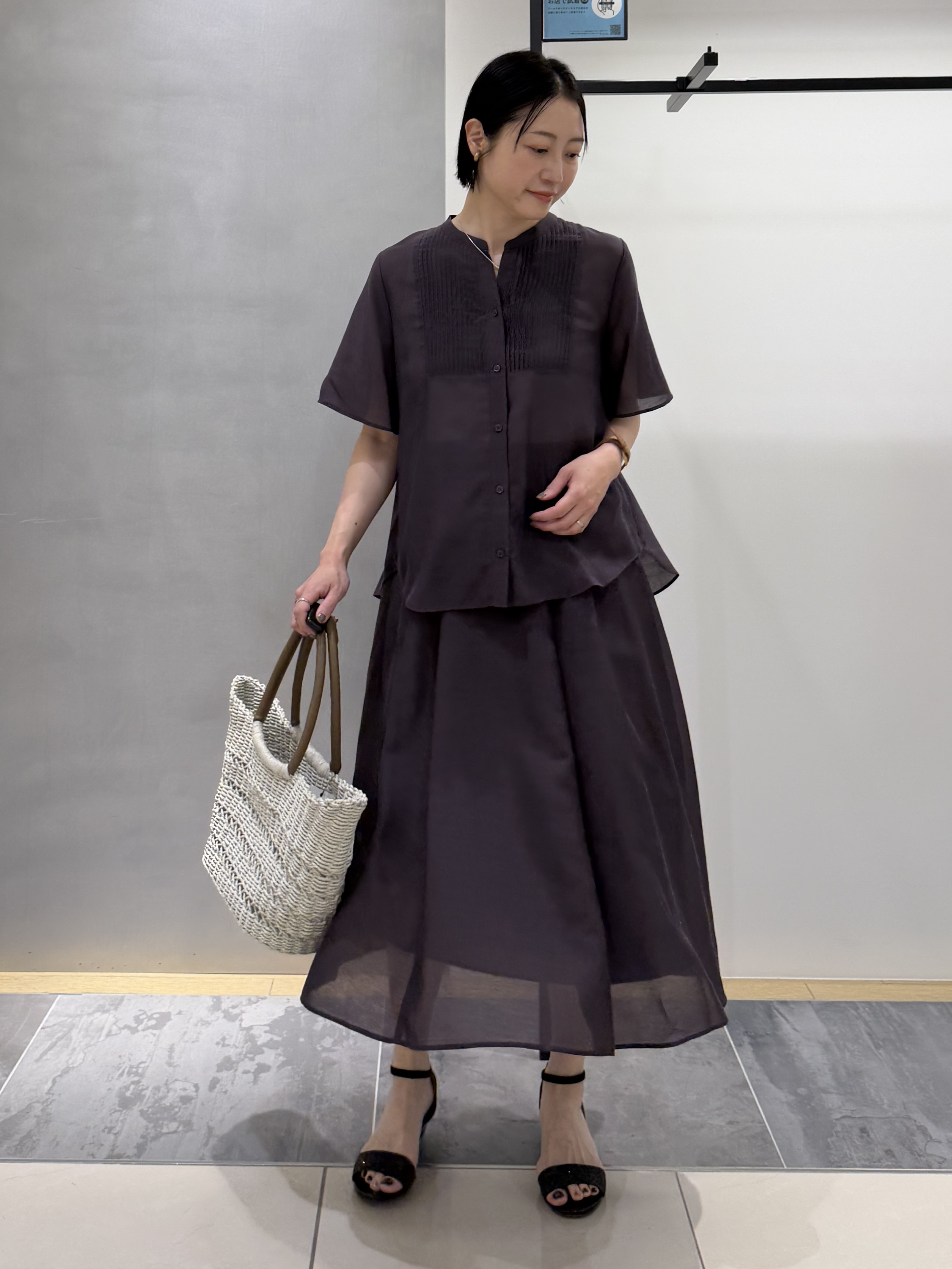 shihoさんの「INDIVI｜【接触冷感/洗える】シアーシャンブレーピンタックブラウス」を使ったコーディネート