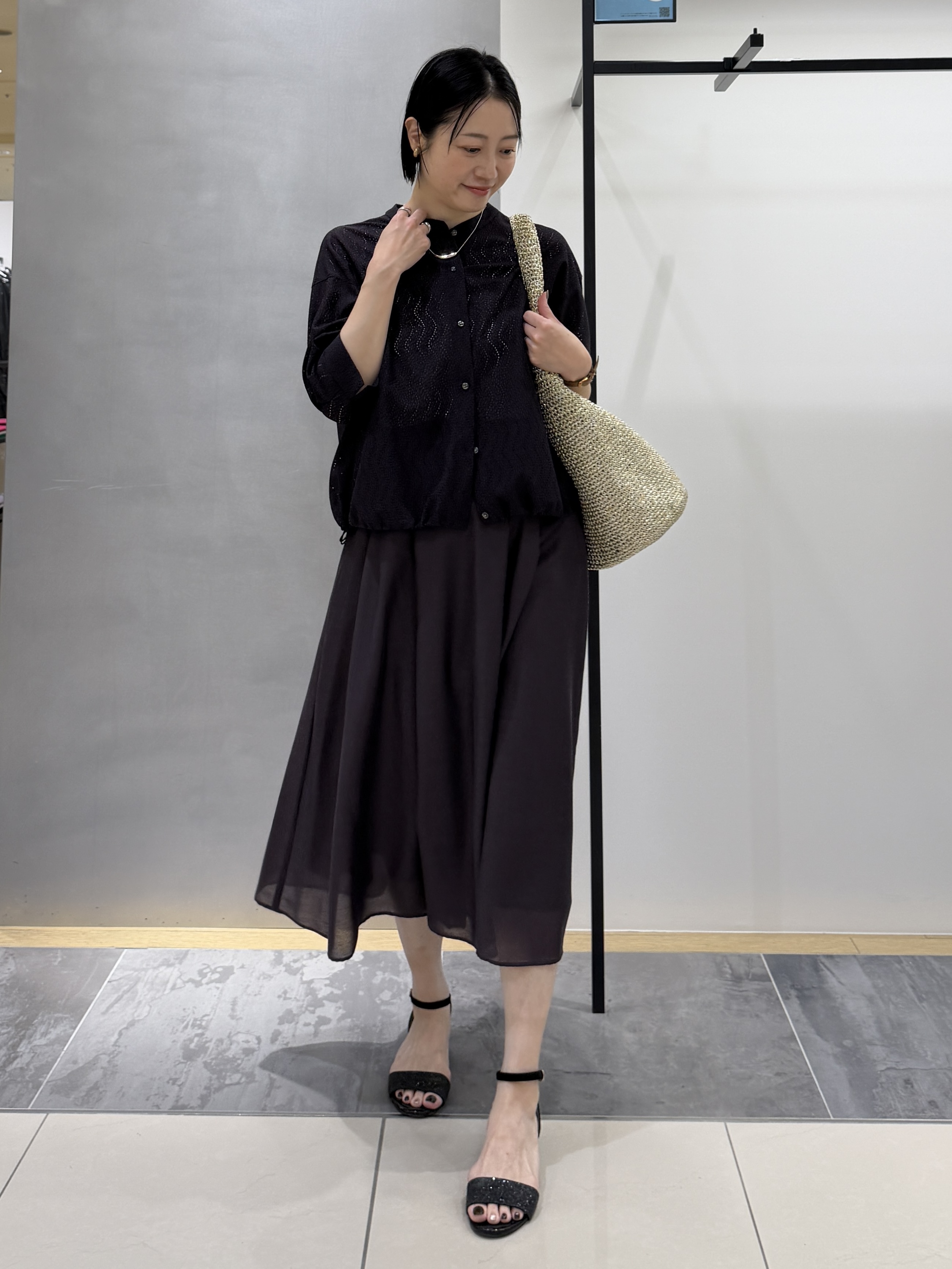 shihoさんの「INDIVI｜【接触冷感／洗える／SETUP可能】シアーシャンブレータックフレアスカート」を使ったコーディネート