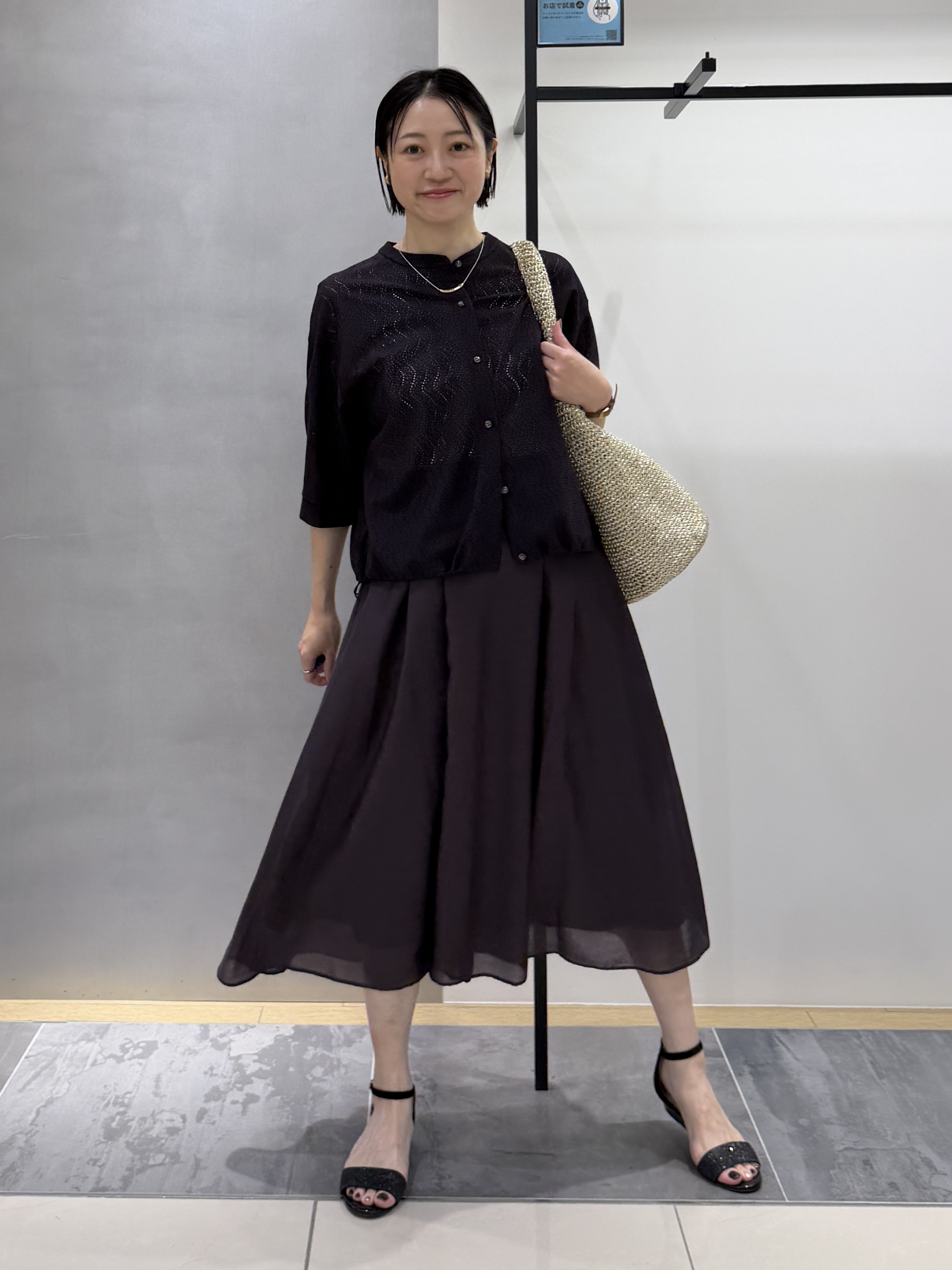 shihoさんの「INDIVI｜【接触冷感／洗える／SETUP可能】シアーシャンブレータックフレアスカート」を使ったコーディネート