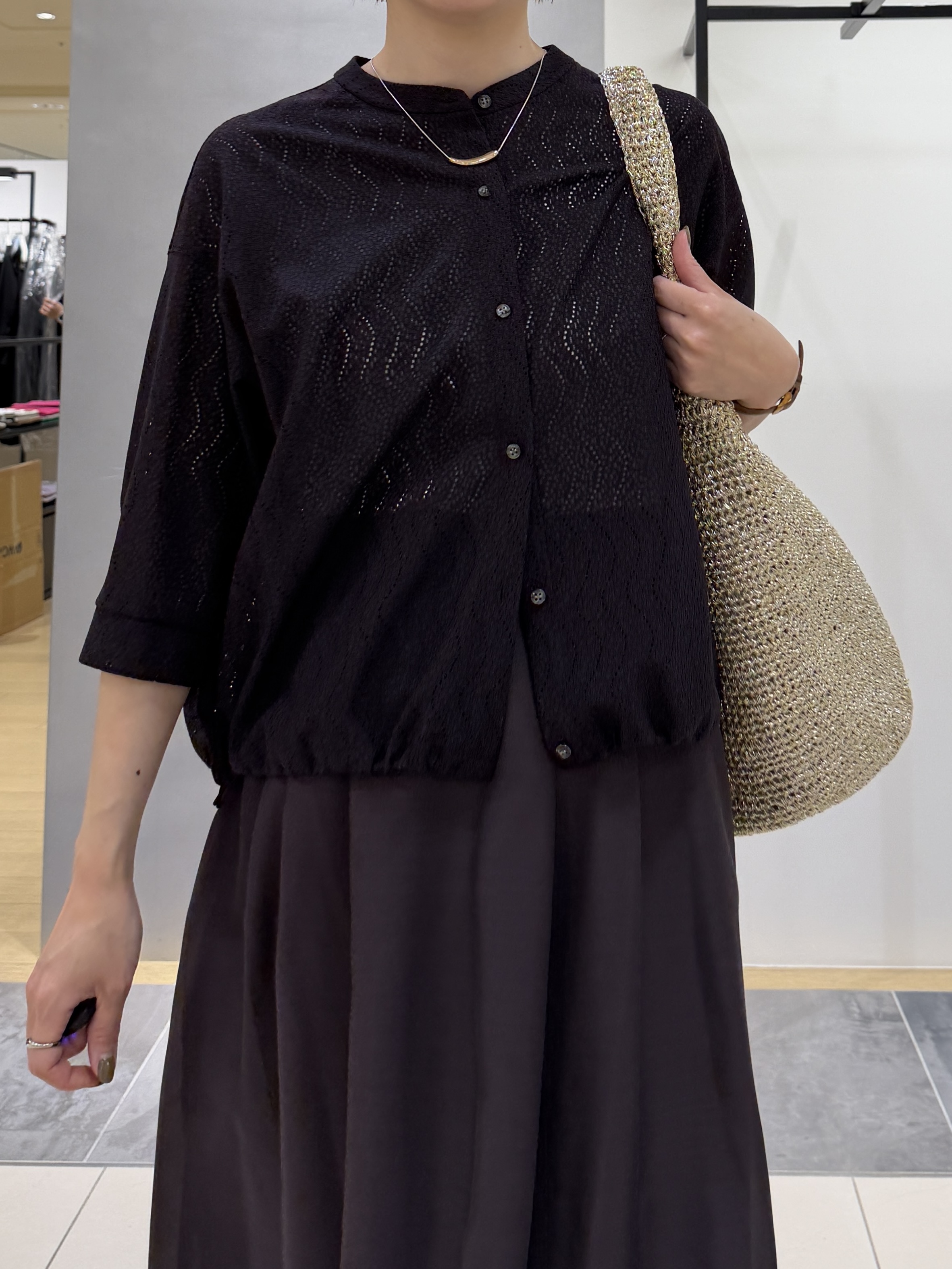 shihoさんの「INDIVI｜【接触冷感／洗える／SETUP可能】シアーシャンブレータックフレアスカート」を使ったコーディネート