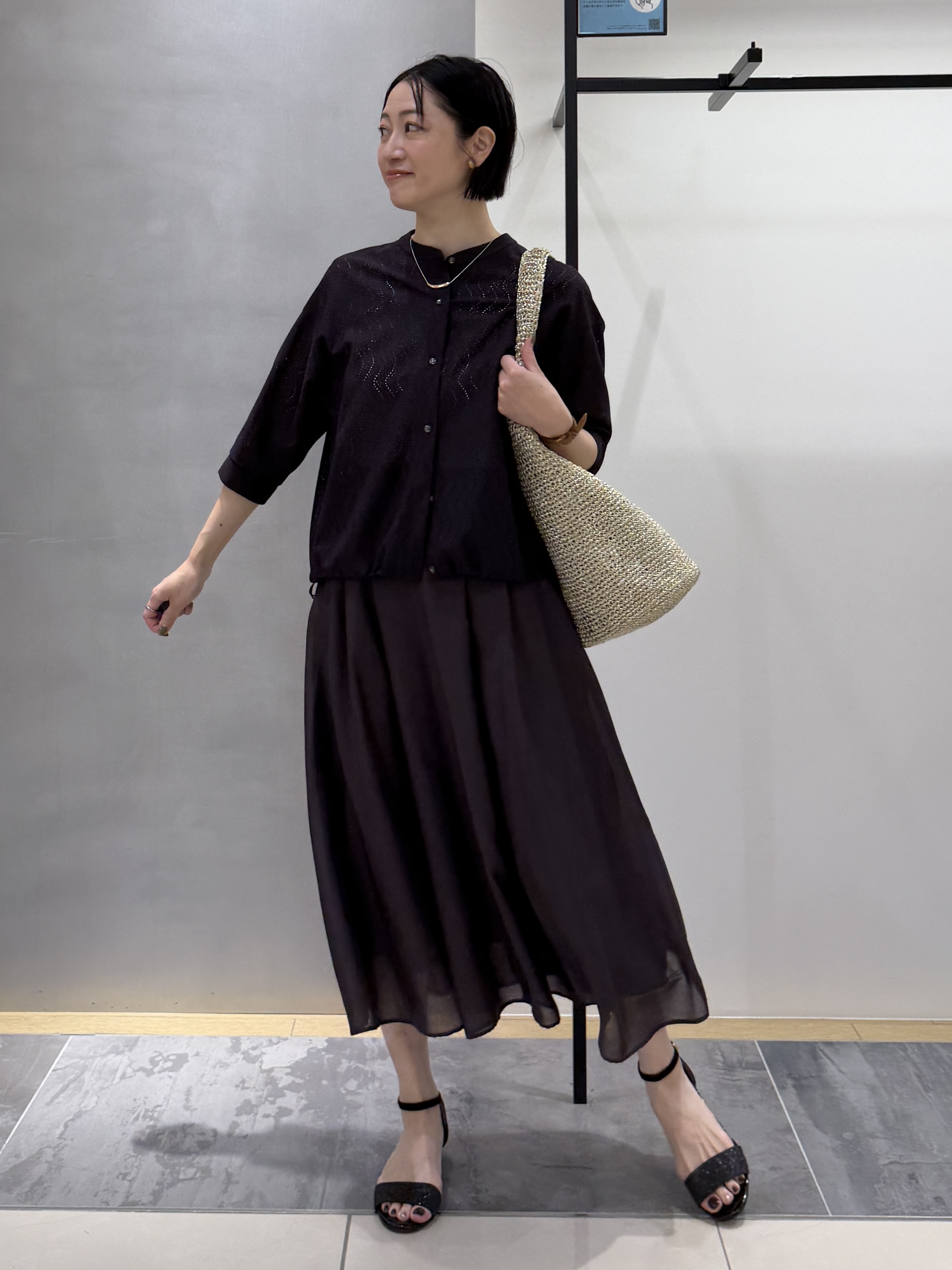 shihoさんの「INDIVI｜【接触冷感／洗える／SETUP可能】シアーシャンブレータックフレアスカート」を使ったコーディネート