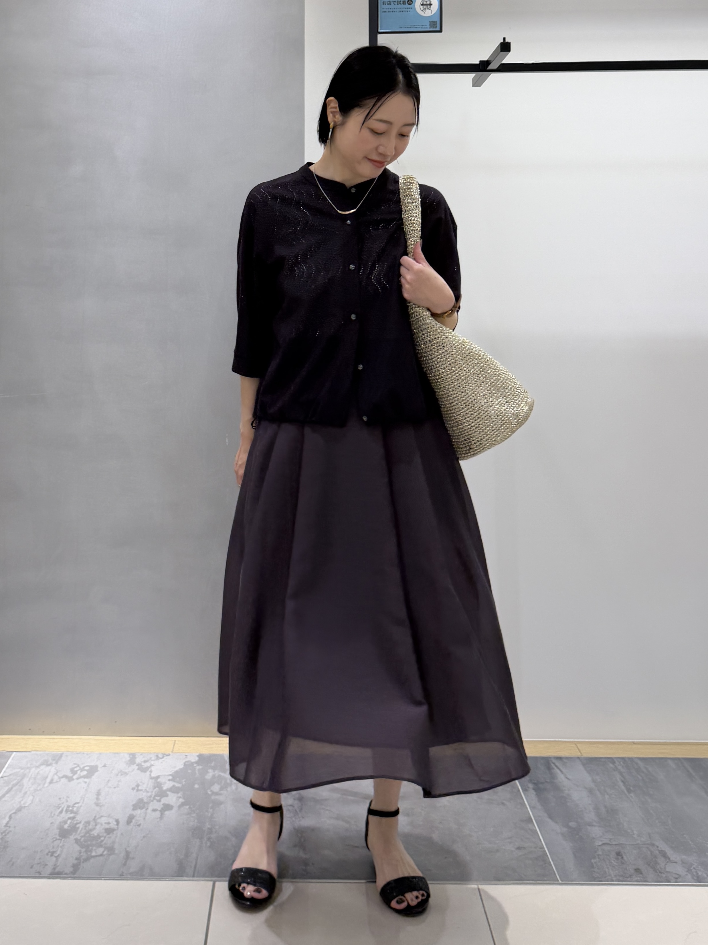 shihoさんの「INDIVI｜【接触冷感／洗える／SETUP可能】シアーシャンブレータックフレアスカート」を使ったコーディネート