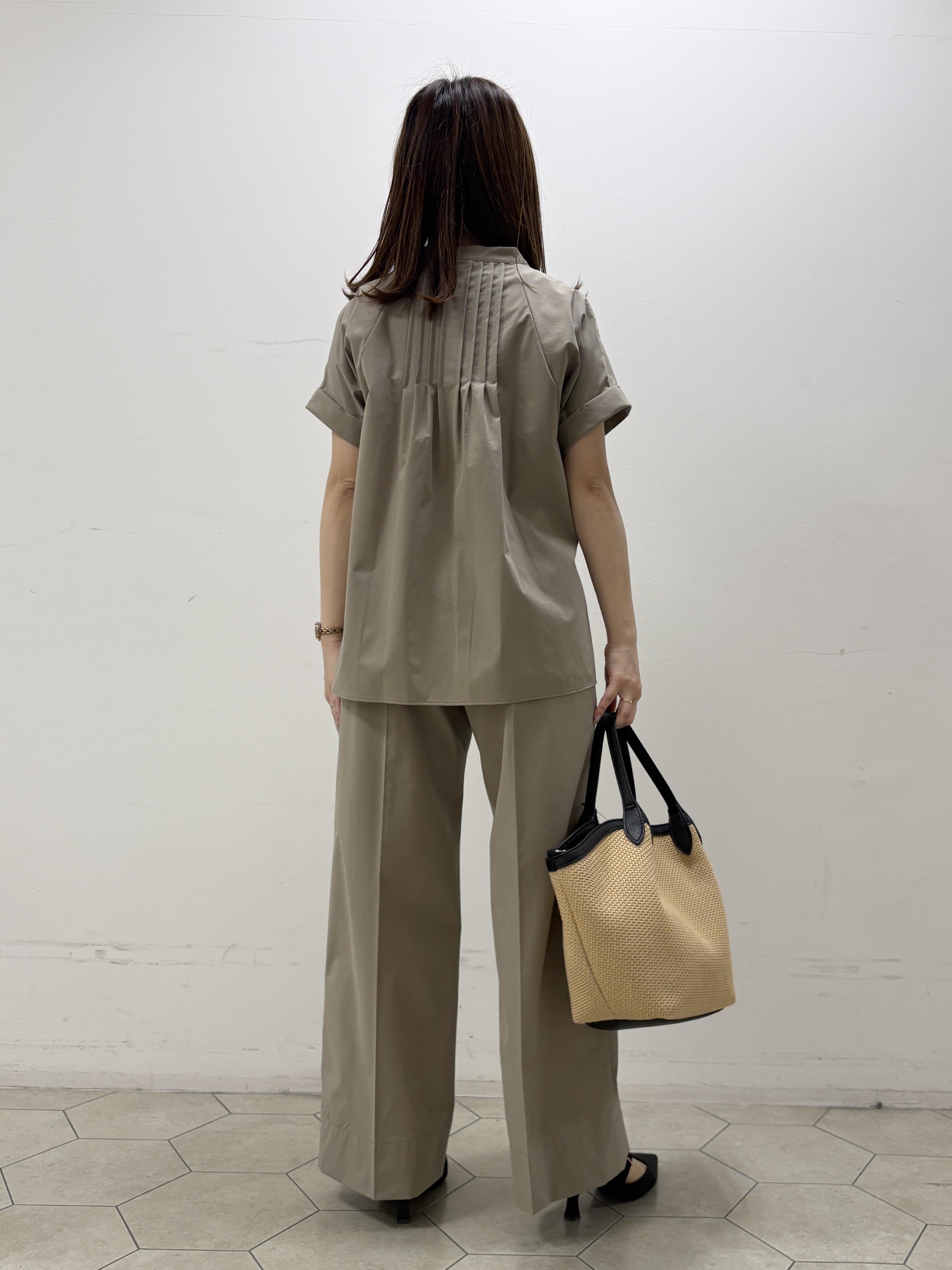 kahoさんの「INDIVI｜【撥水／UVケア／SETUP可能】軽量タックスキッパーブラウス」を使ったコーディネート