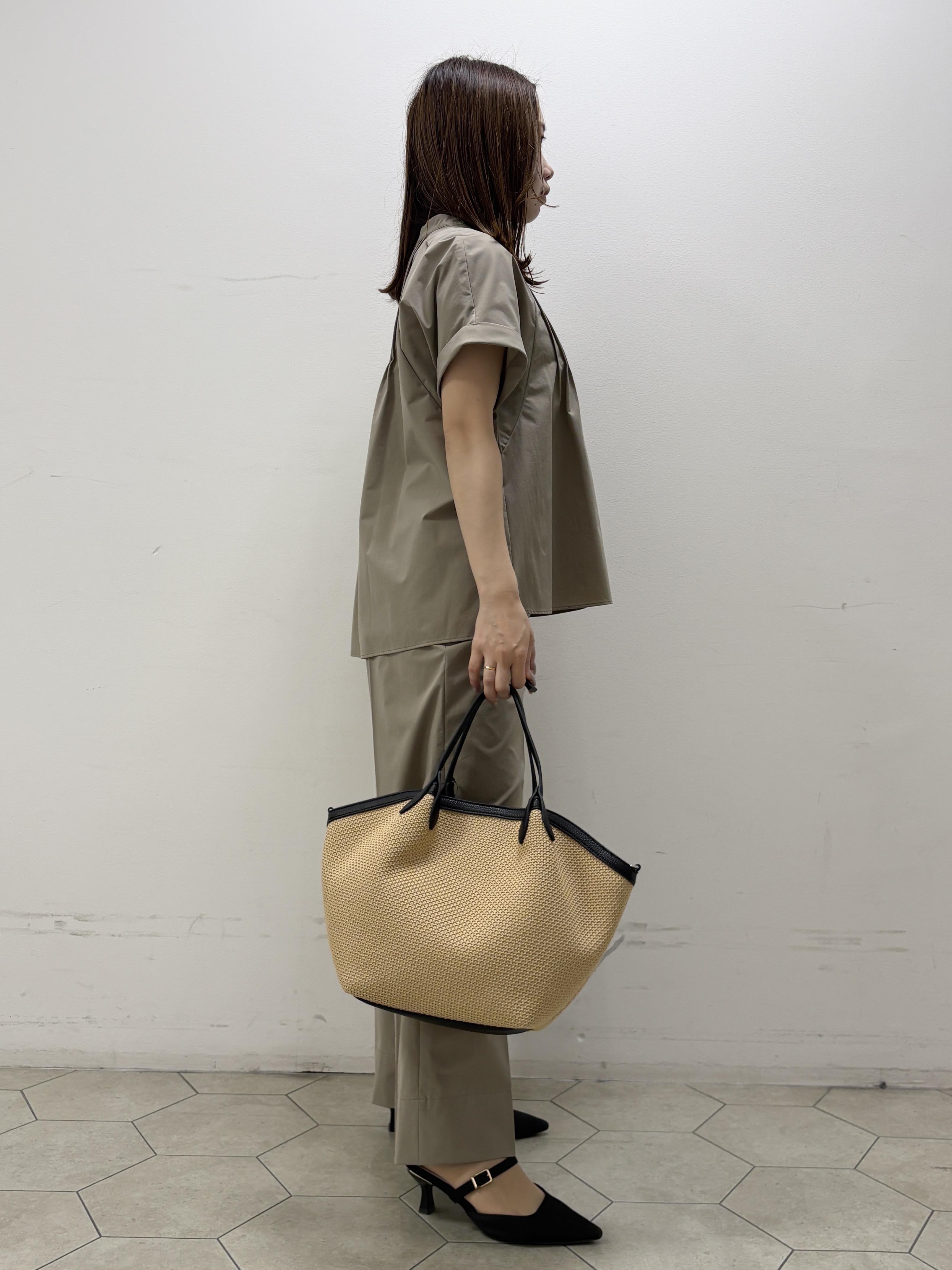 kahoさんの「INDIVI｜【撥水／UVケア／SETUP可能】軽量タックスキッパーブラウス」を使ったコーディネート