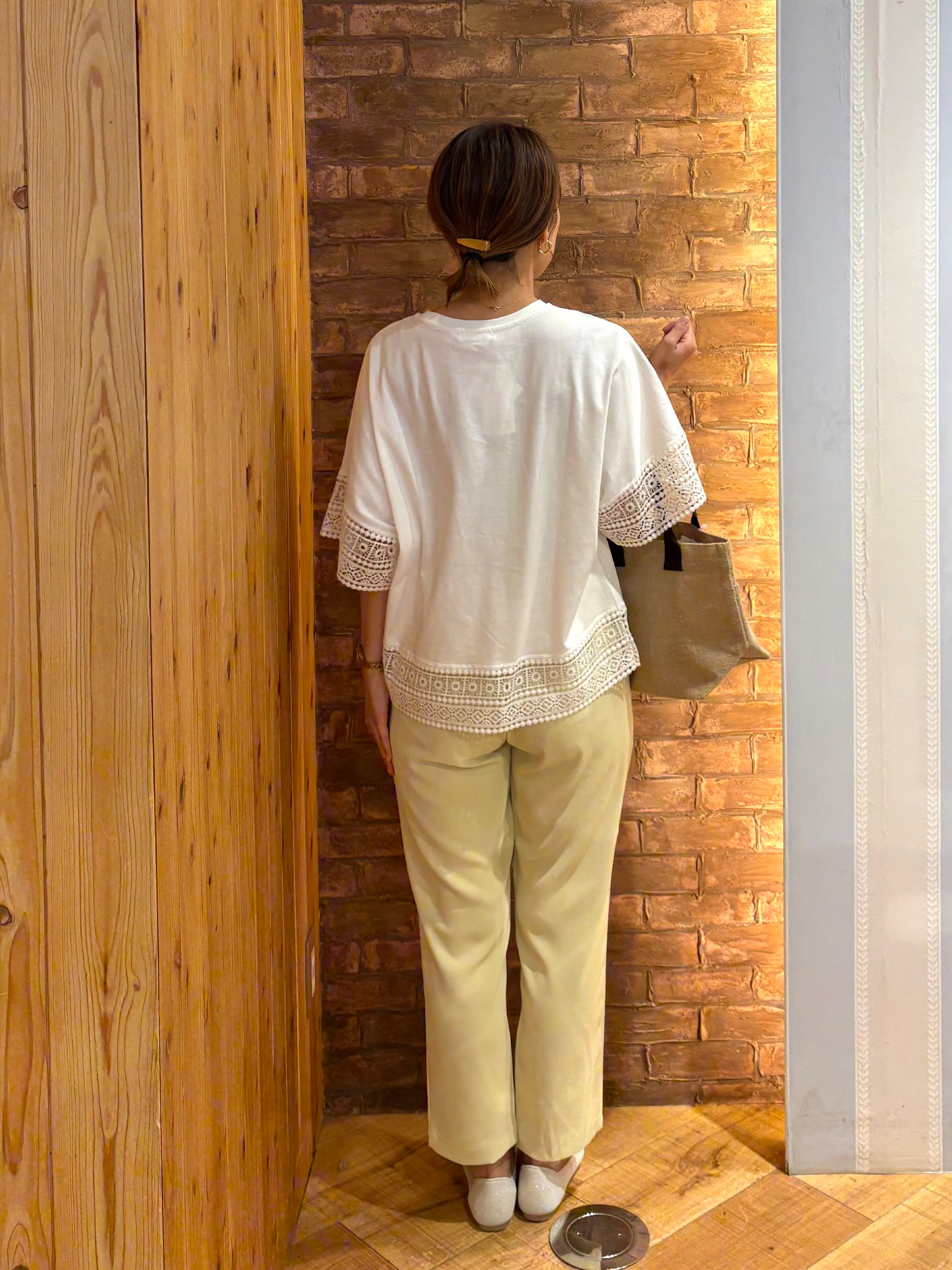 mieさんの「SHOO･LA･RUE｜【洗濯機可/ひんやり/体型カバー/S-LL】レース使いがポイント デザインTシャツ」を使ったコーディネート