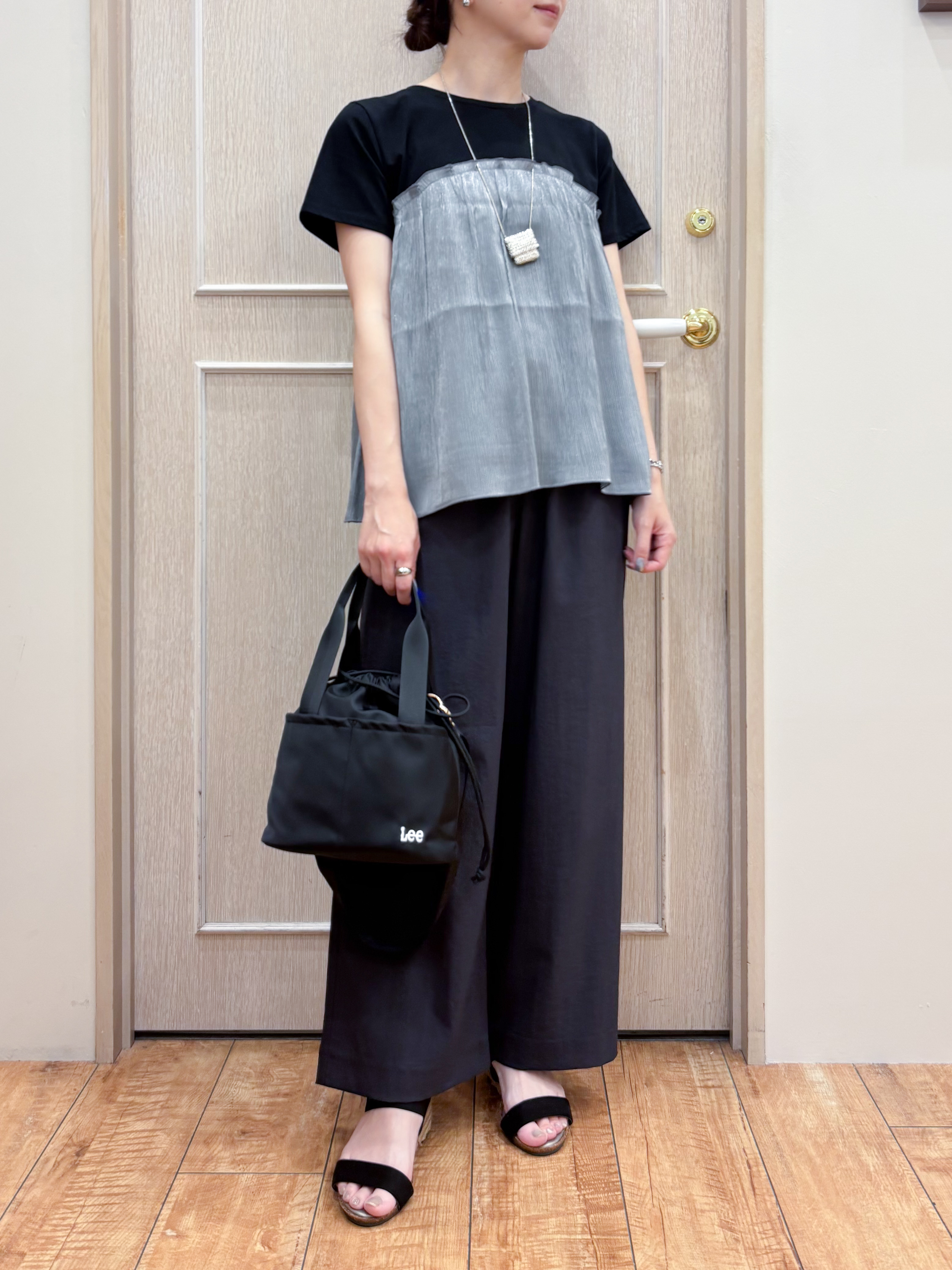 なみさんの「SHOO･LA･RUE｜【ひんやり/S-LL】1枚でインせず決まる きらきらビスチェ風Tシャツ」を使ったコーディネート